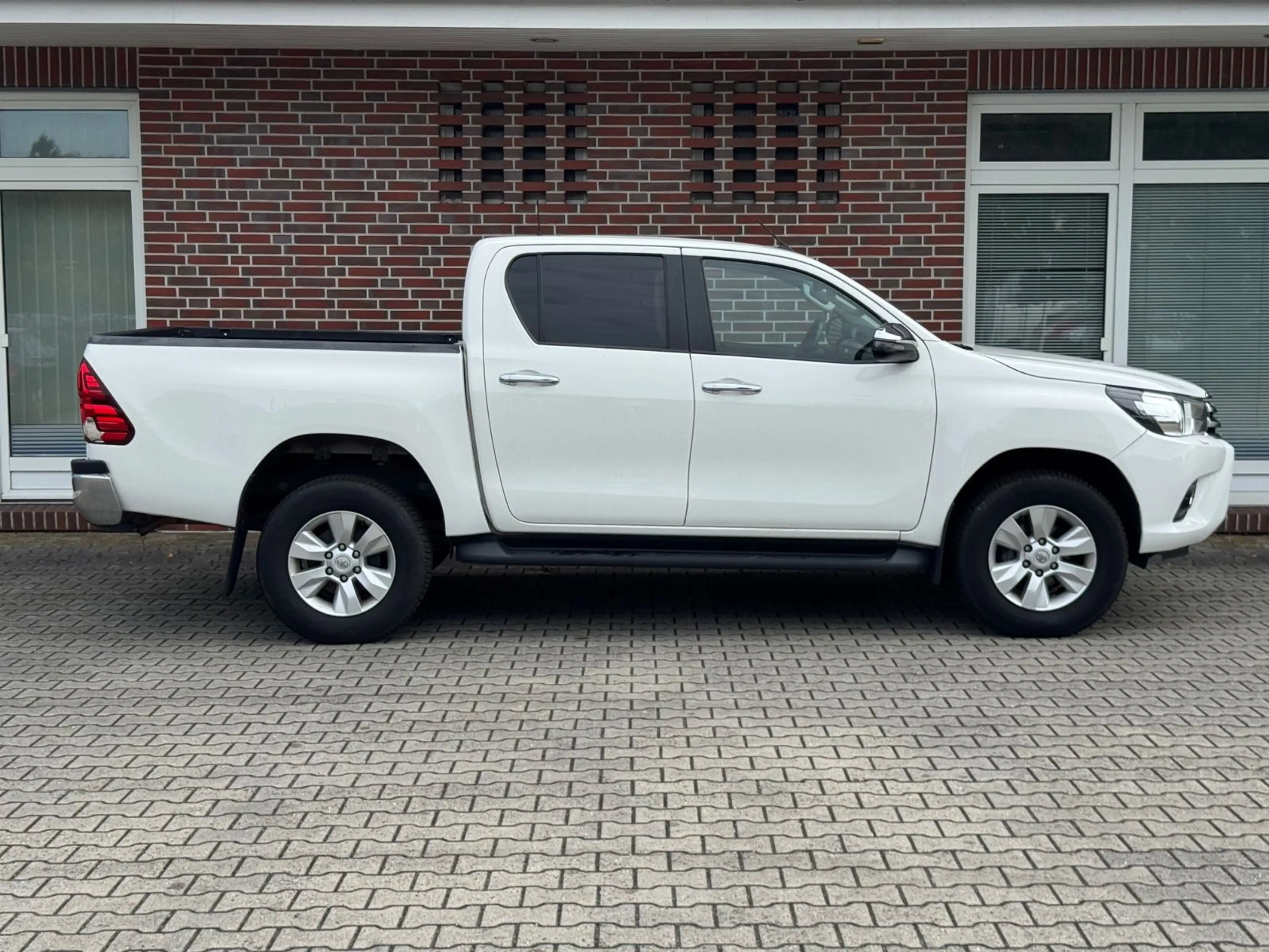 Toyota Hilux Double Cab Duty 4x4*R-KAMERA*AHK* — photo 5