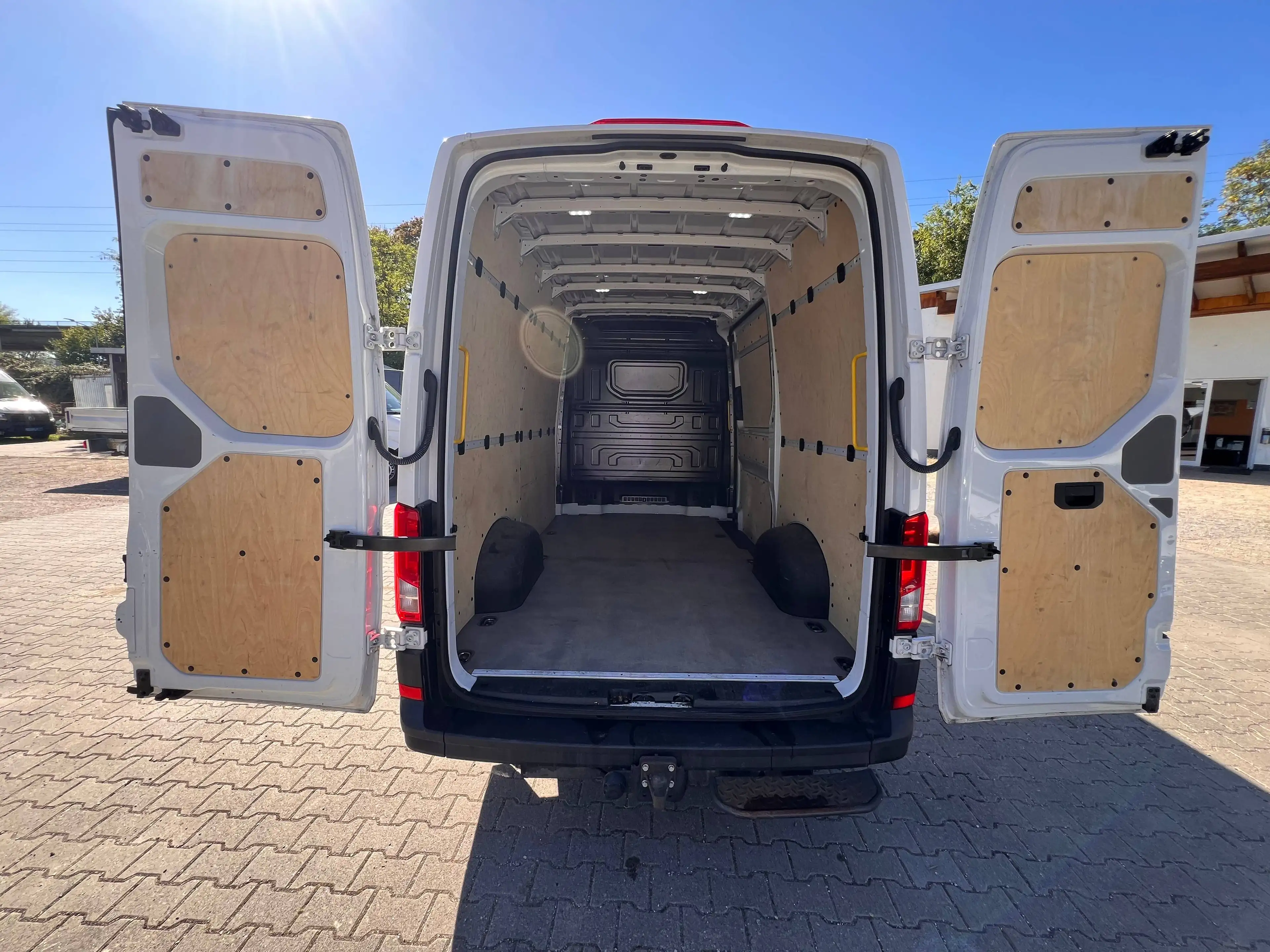Volkswagen Crafter 35 mittellang Hochdach FWD EcoProfi — photo 12