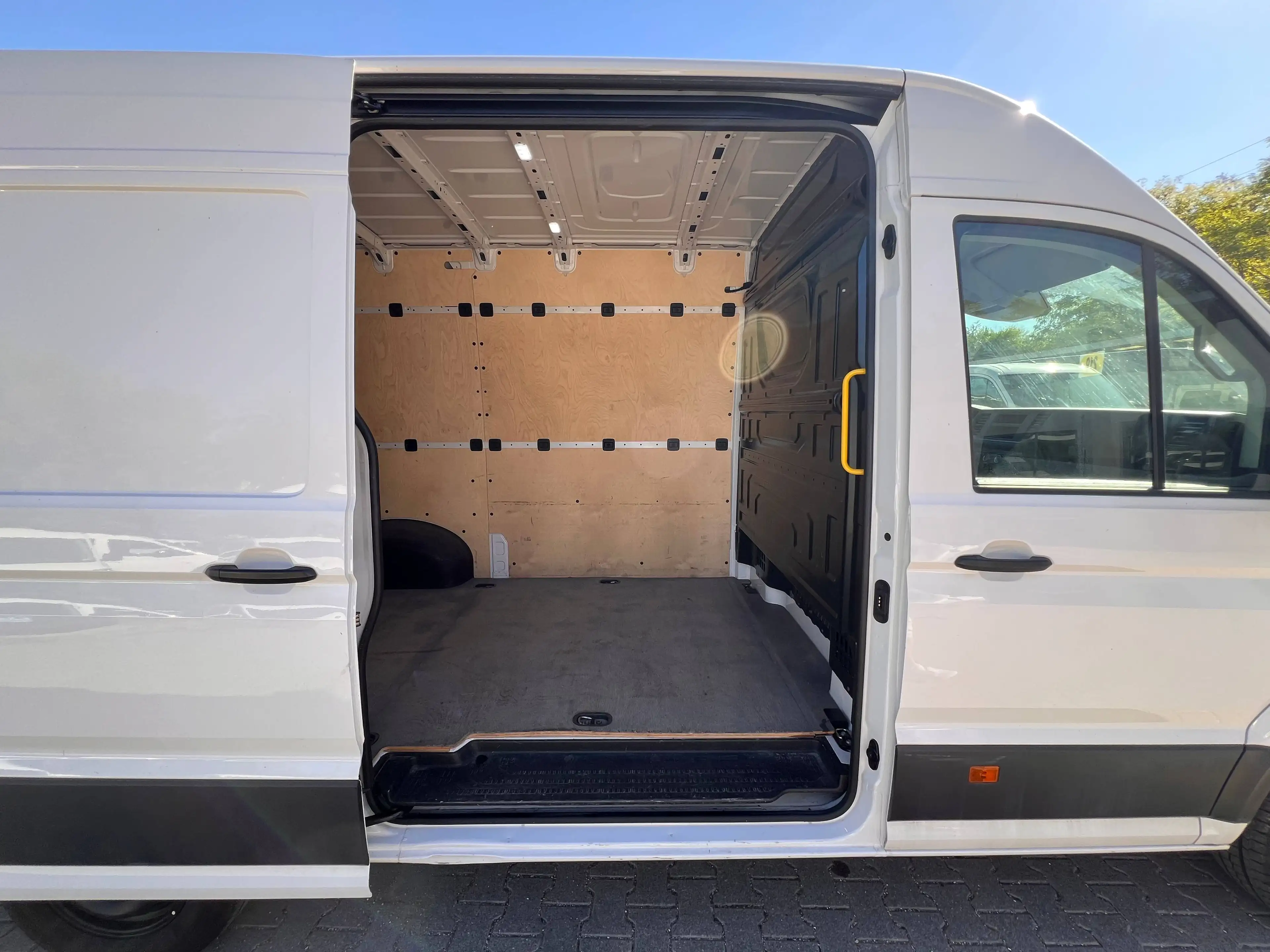 Volkswagen Crafter 35 mittellang Hochdach FWD EcoProfi — photo 10