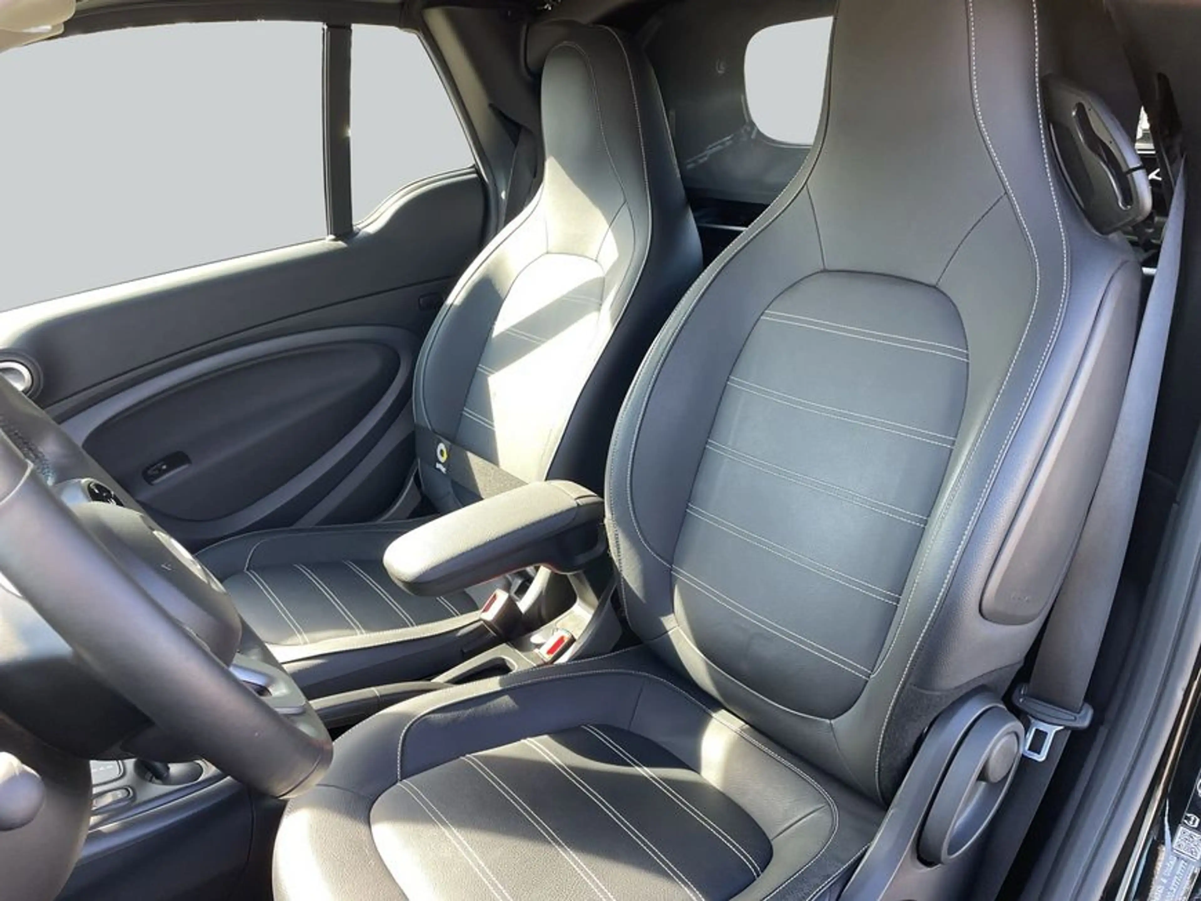 smart forTwo fortwo cabrio EQ prime Exclusive 22KW-Lader — photo 11