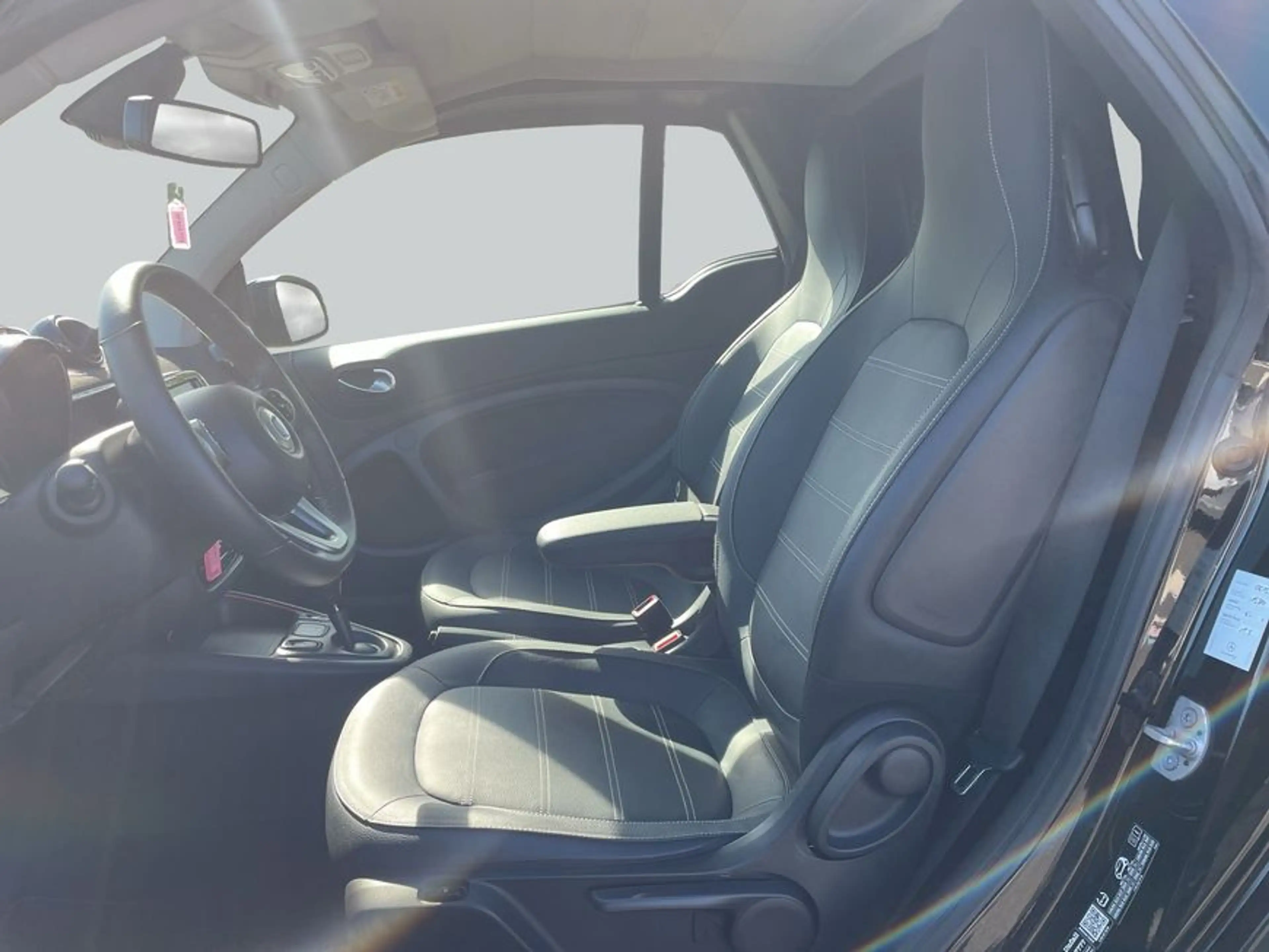 smart forTwo fortwo cabrio EQ prime Exclusive 22KW-Lader — photo 12