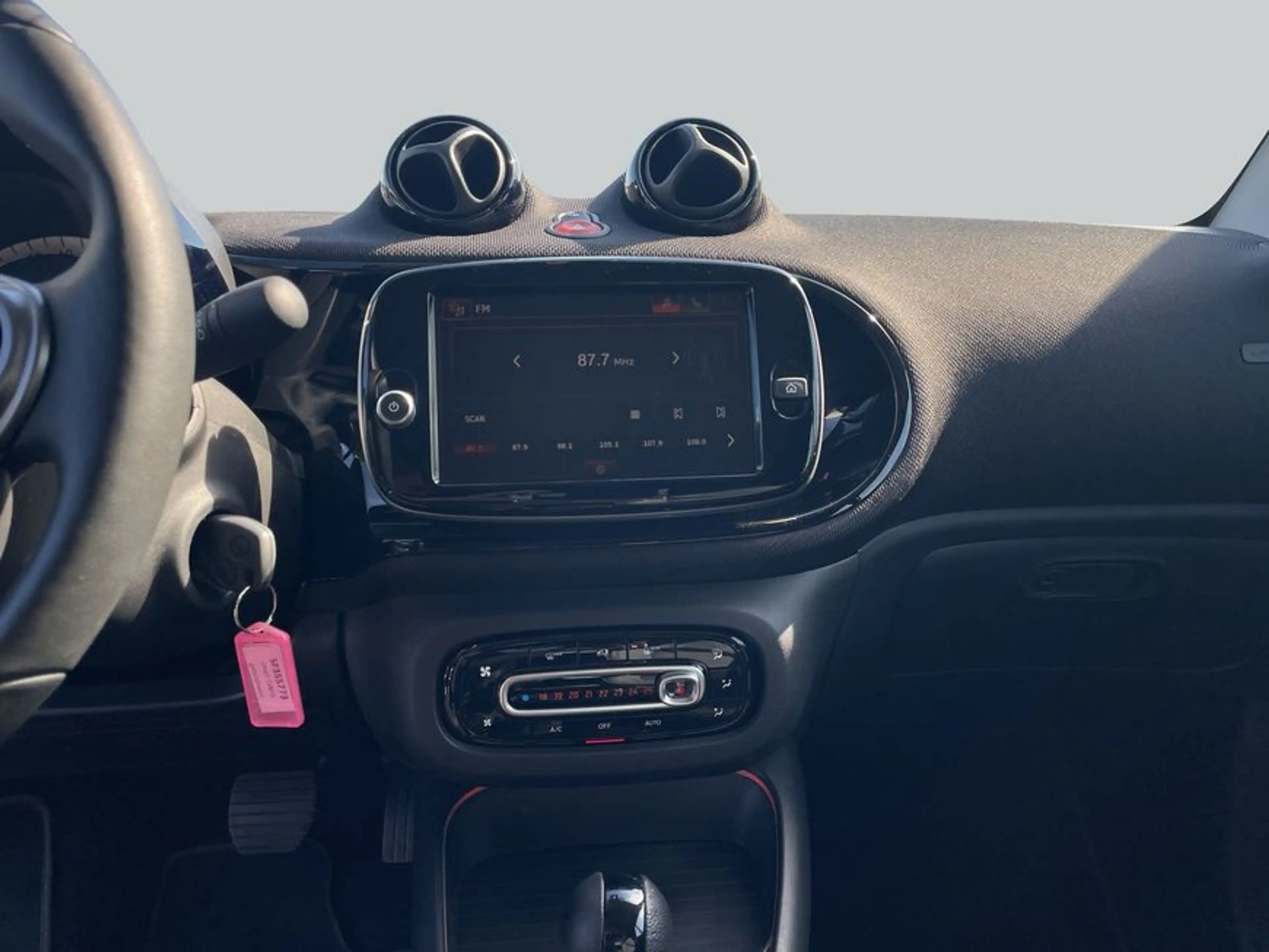 smart forTwo fortwo cabrio EQ prime Exclusive 22KW-Lader — photo 15