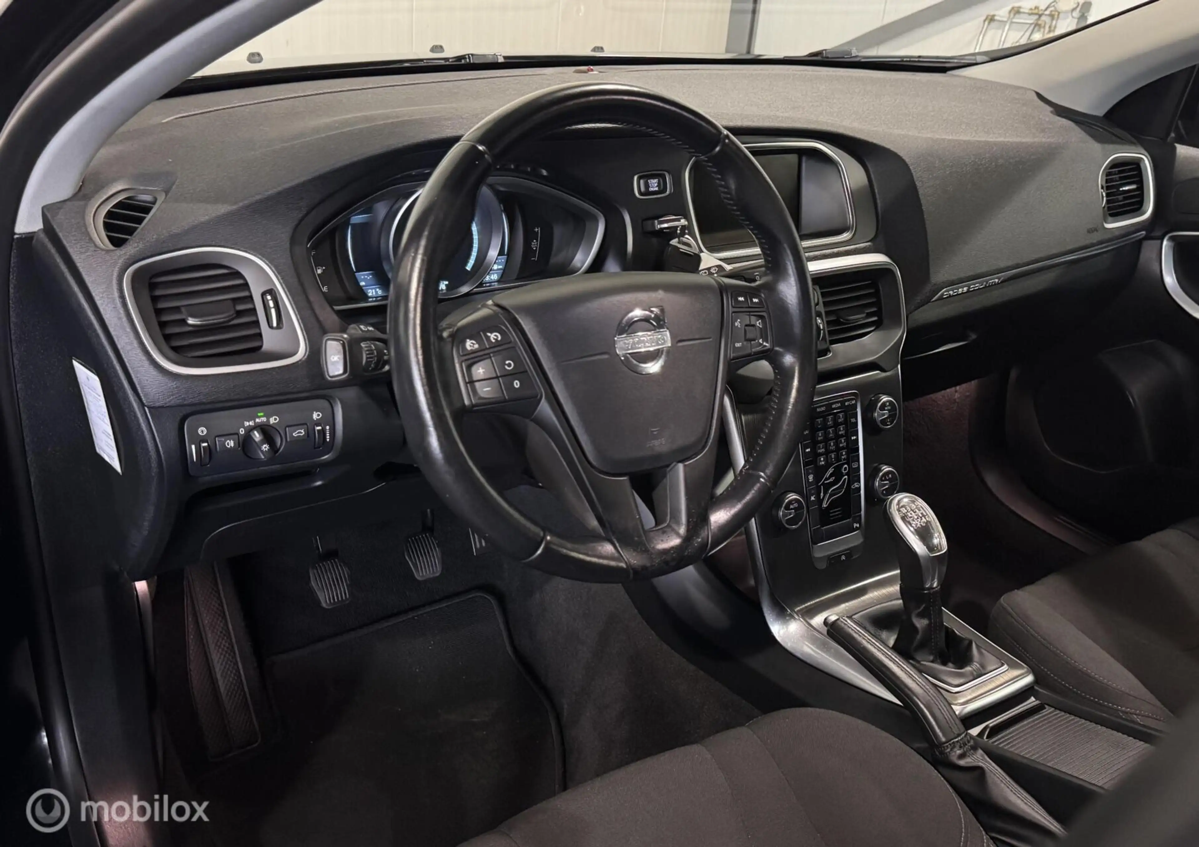 Volvo V40 Cross Country 1.6 D2 Momentum — photo 7