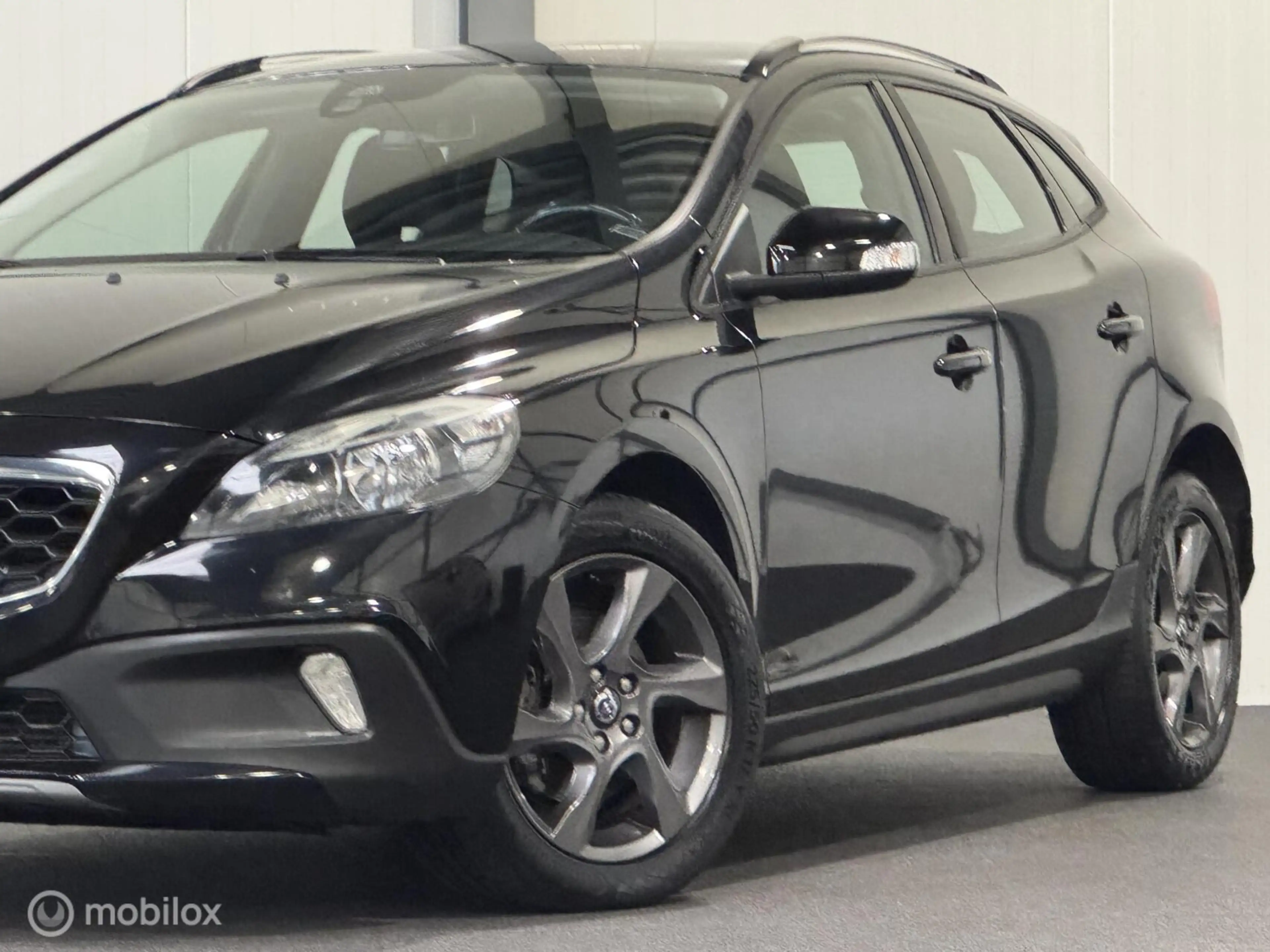 Volvo V40 Cross Country 1.6 D2 Momentum — photo 13