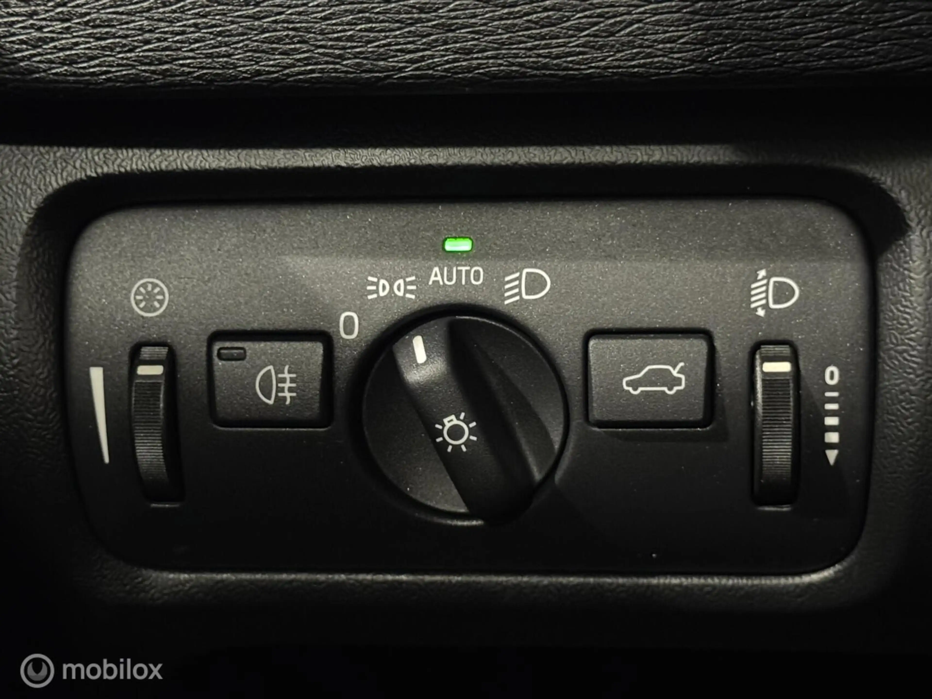 Volvo V40 Cross Country 1.6 D2 Momentum — photo 21