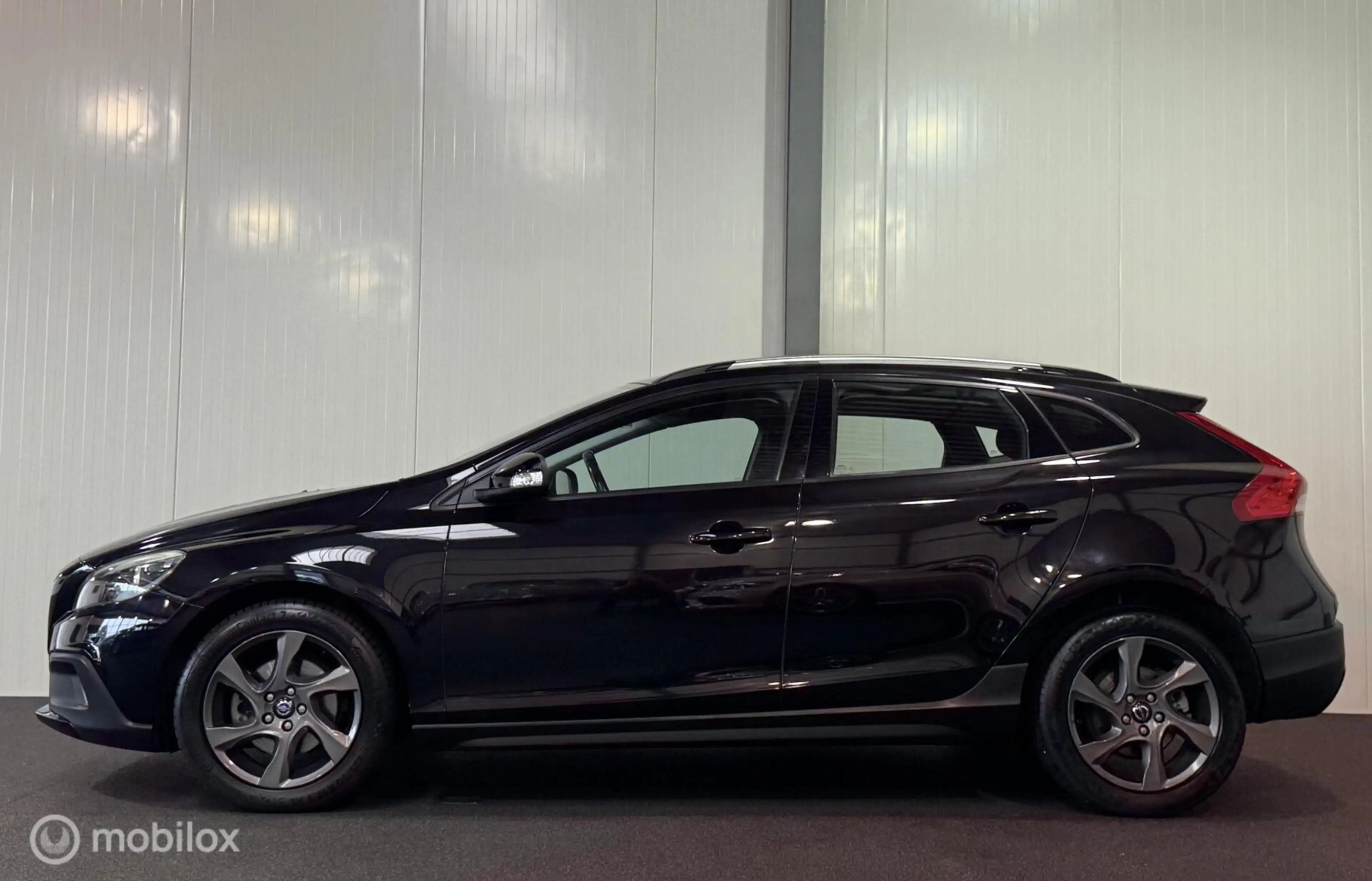 Volvo V40 Cross Country 1.6 D2 Momentum — photo 3