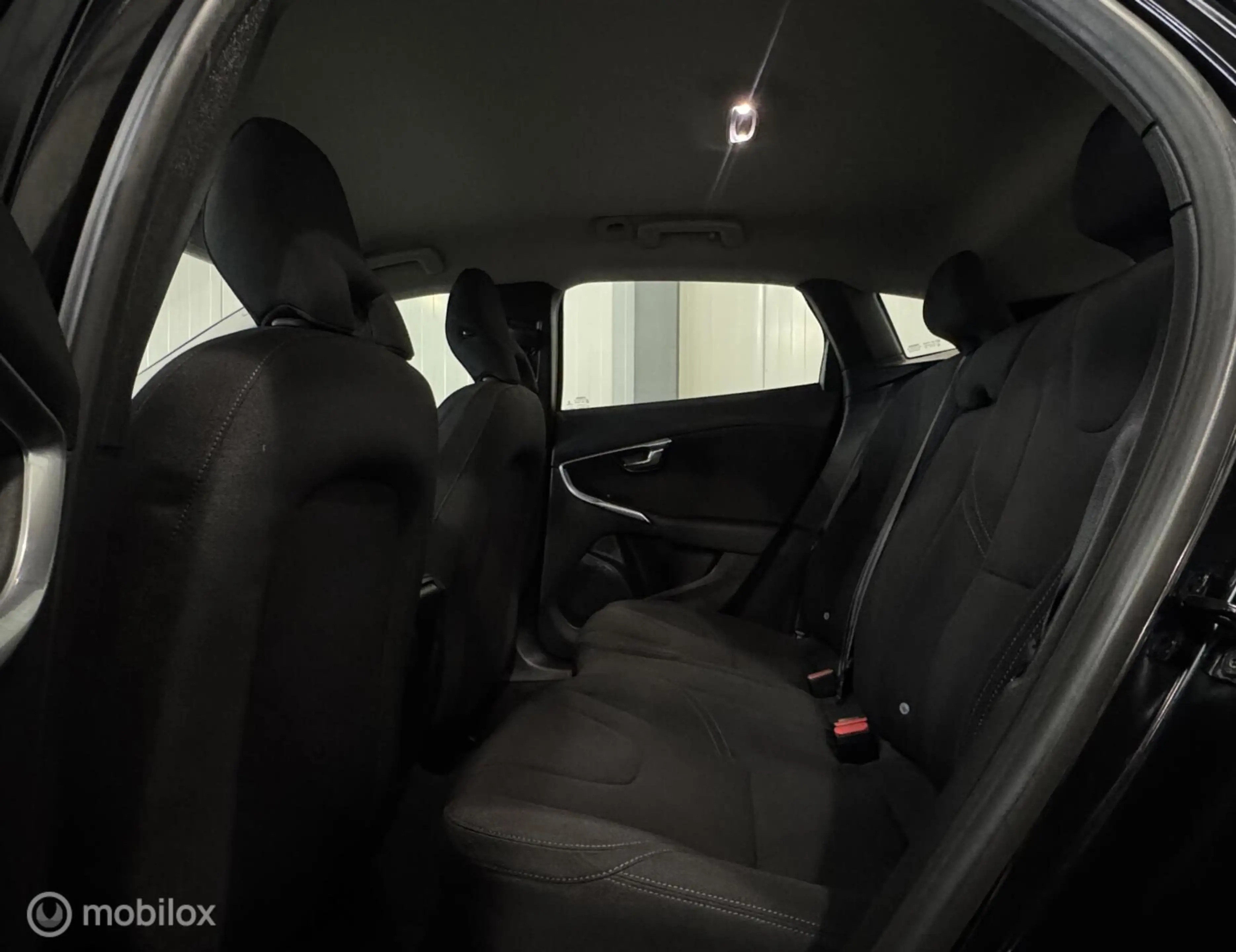 Volvo V40 Cross Country 1.6 D2 Momentum — photo 9