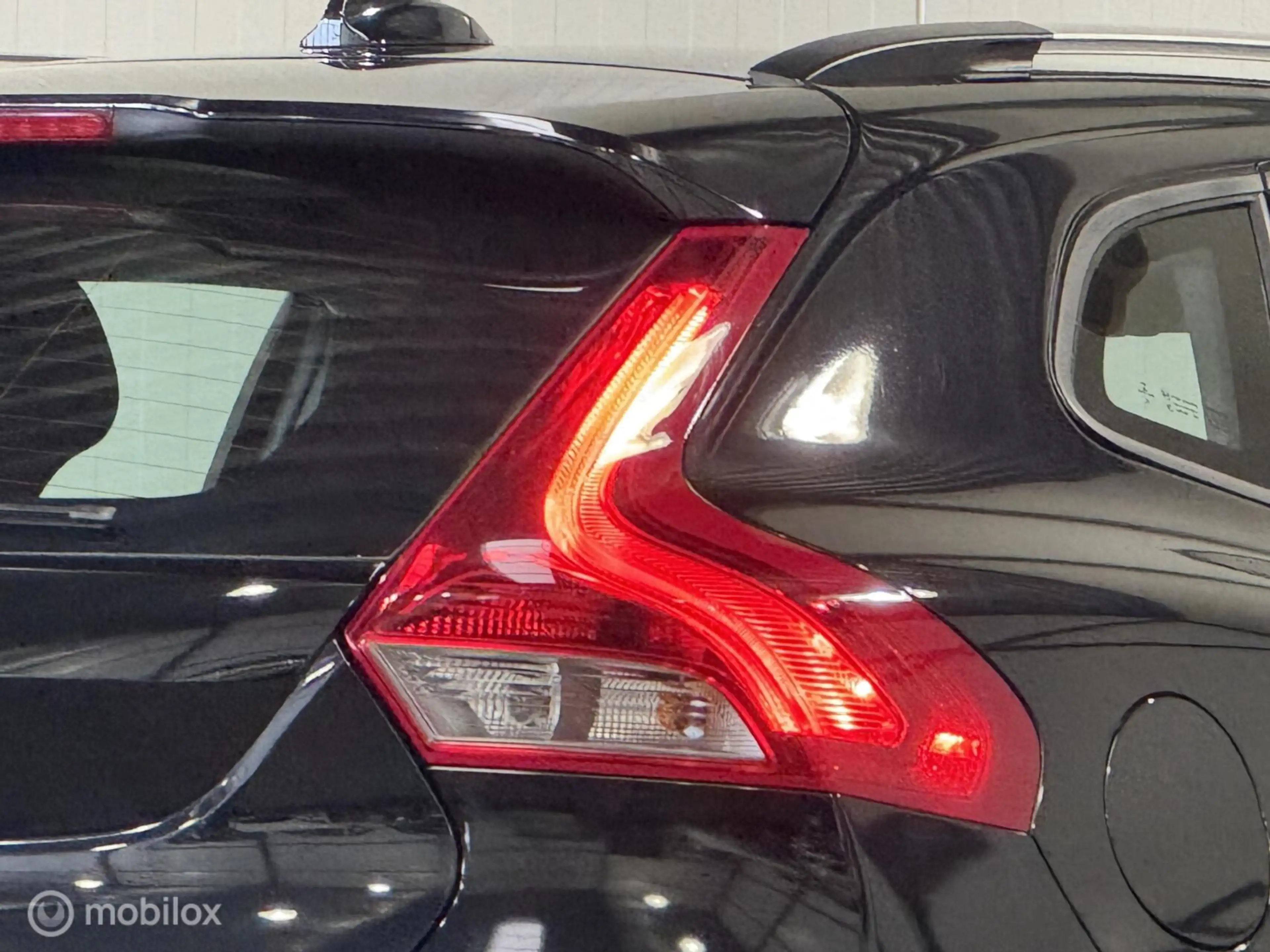 Volvo V40 Cross Country 1.6 D2 Momentum — photo 29