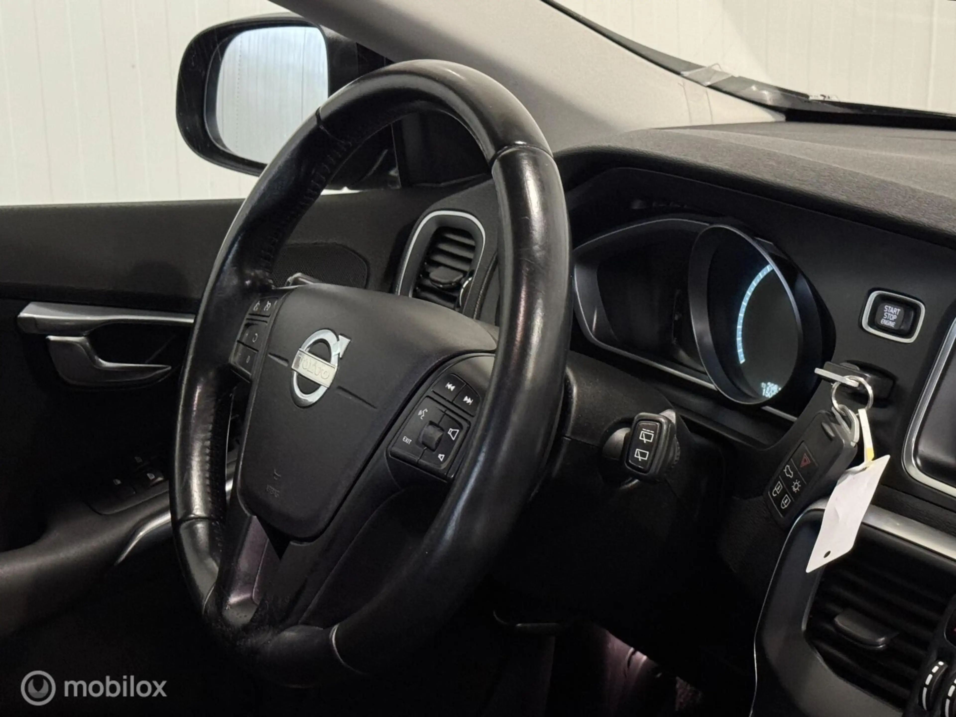 Volvo V40 Cross Country 1.6 D2 Momentum — photo 25