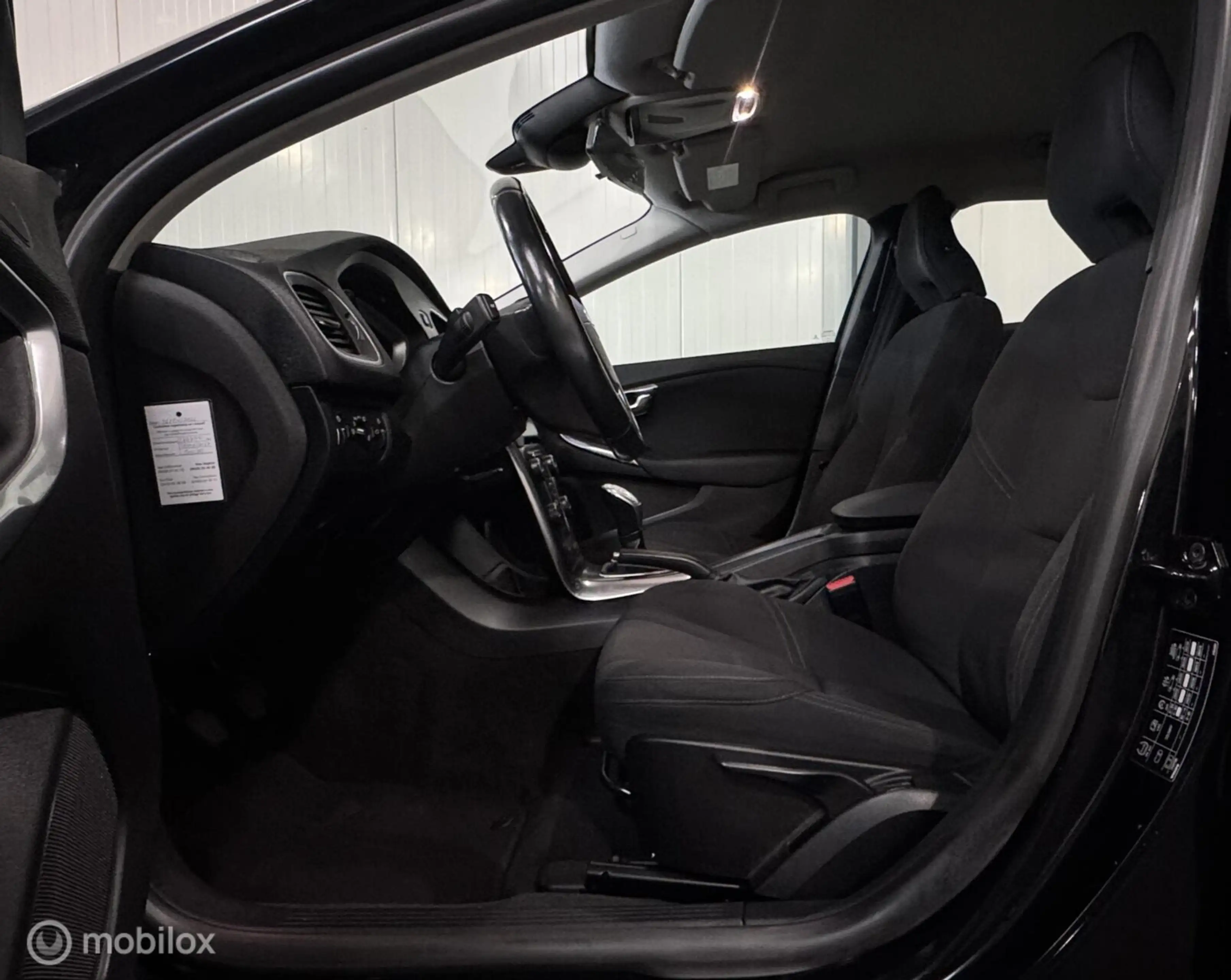 Volvo V40 Cross Country 1.6 D2 Momentum — photo 8
