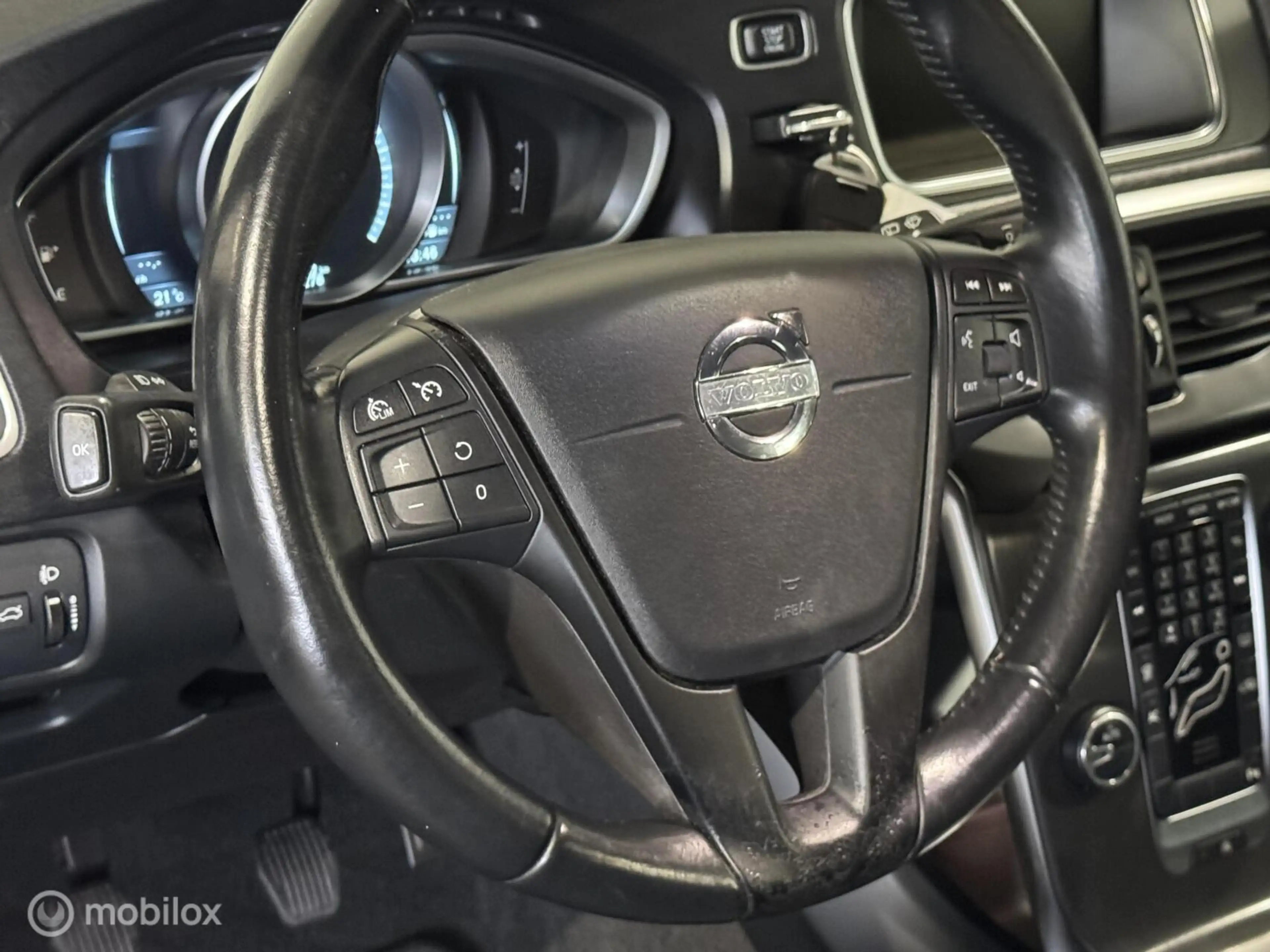 Volvo V40 Cross Country 1.6 D2 Momentum — photo 22