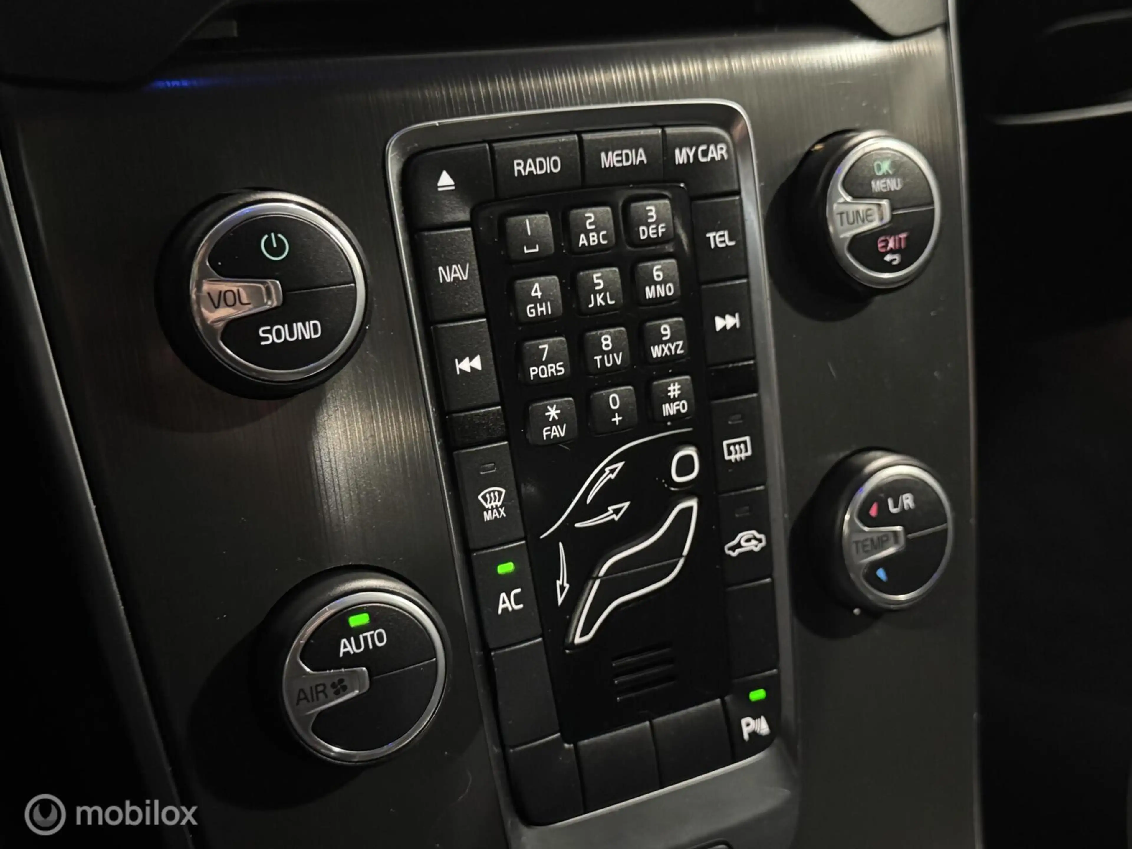 Volvo V40 Cross Country 1.6 D2 Momentum — photo 19