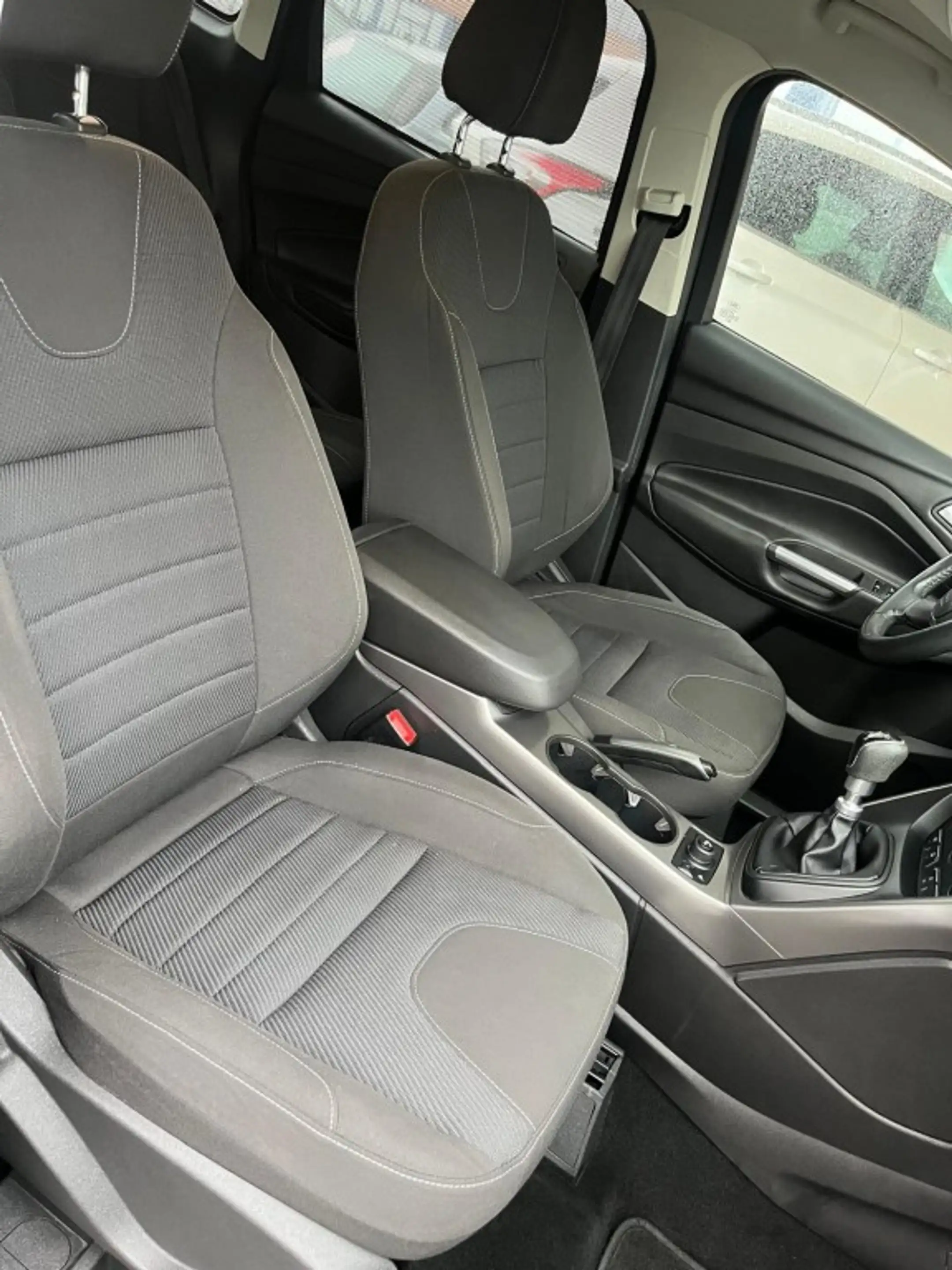 Ford Kuga 1.6 150PK eccoboost Bluetooth Nieuwe Distributie — photo 5