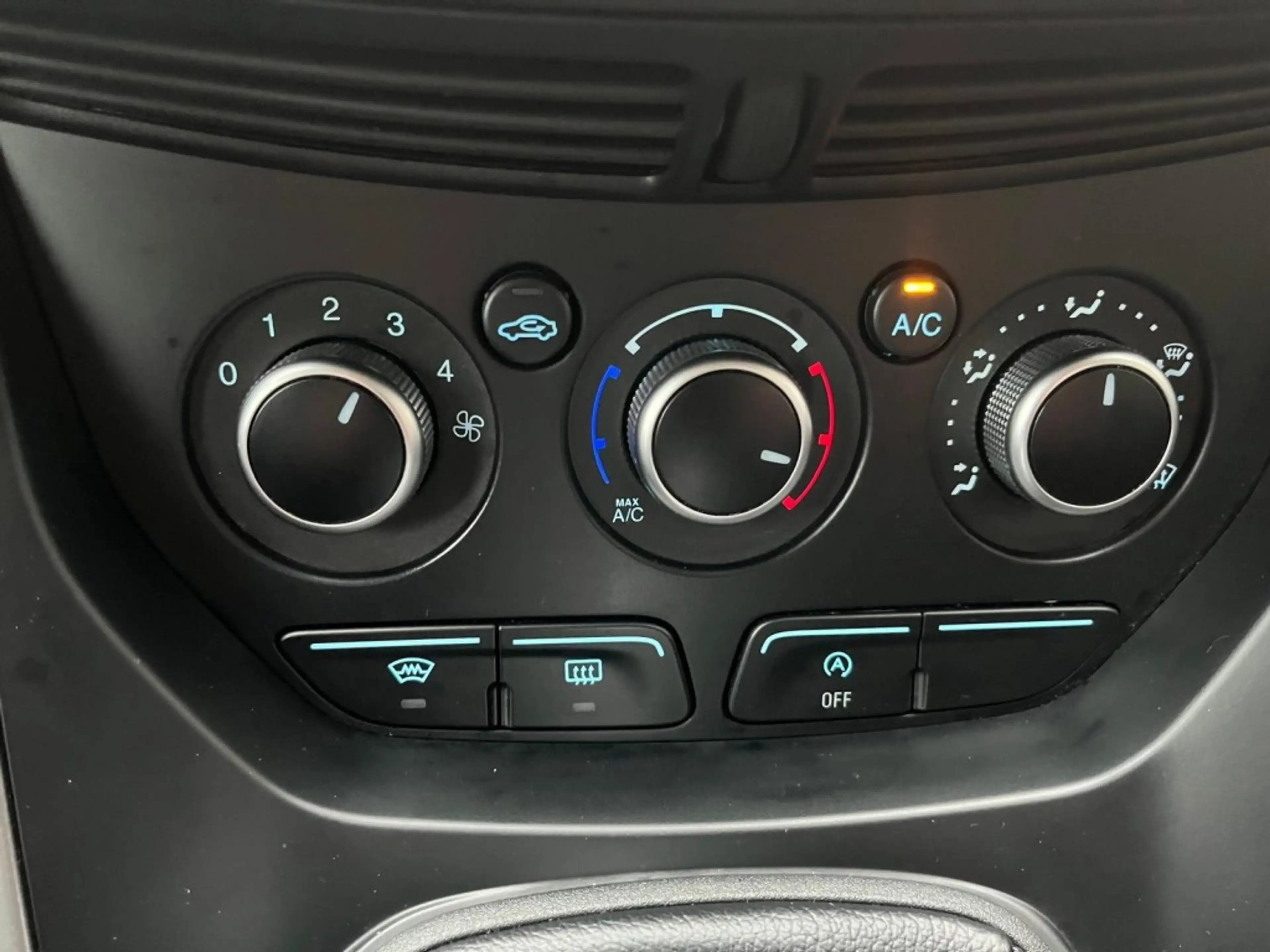 Ford Kuga 1.6 150PK eccoboost Bluetooth Nieuwe Distributie — photo 6