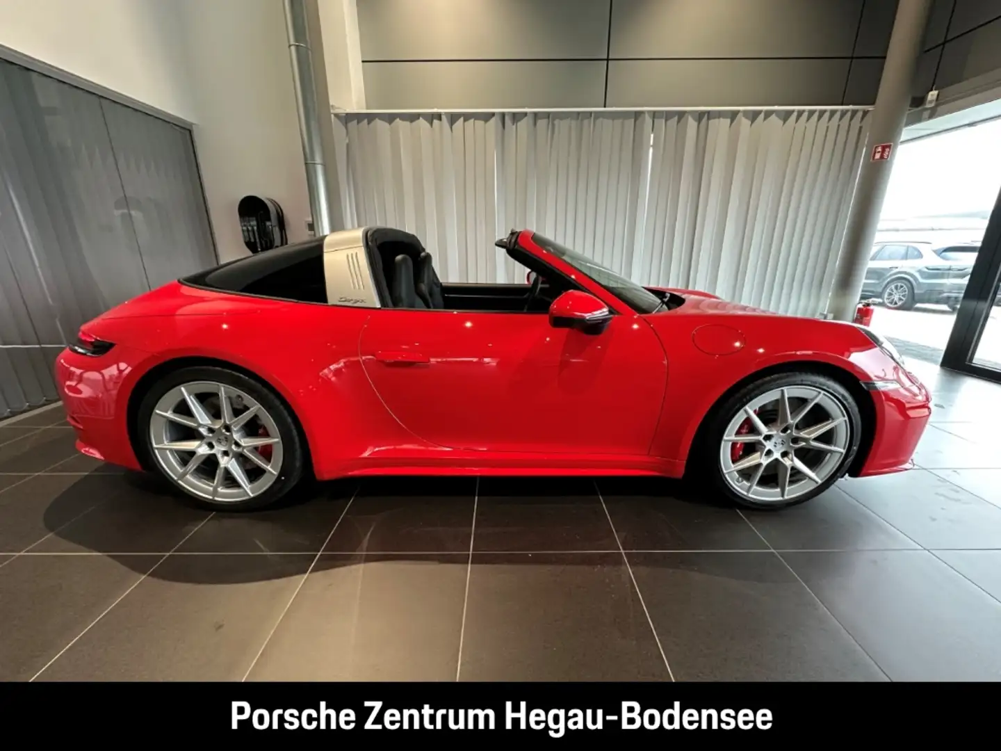 Porsche 992 (911) Targa 4S/SportDesign/Sport Chrono/HD-Matrix Rot - 2