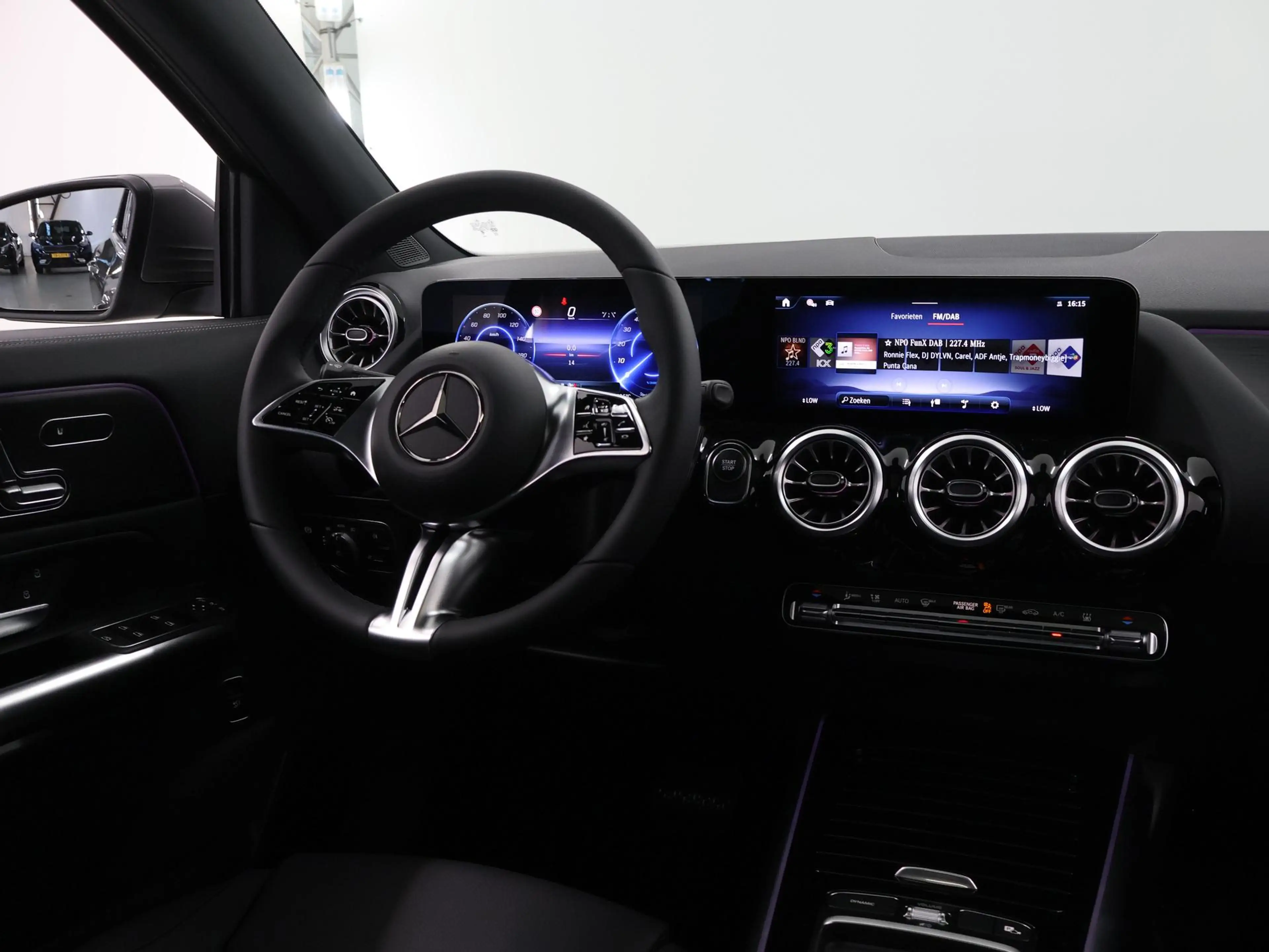 Mercedes-Benz EQA 250 250+ Business Solution Luxury 71 kWh | Panoramasch — photo 9