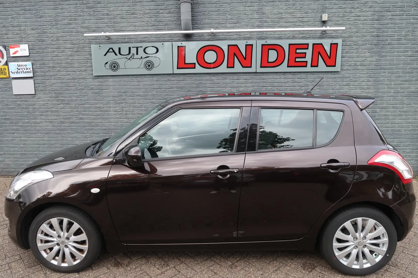 Suzuki Swift 1.2 Bandit EASSS Dealer onderhouden auto lichte pa Marrón - 2