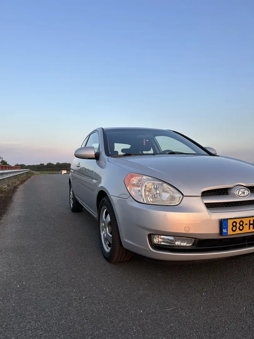 Hyundai ACCENT 1.4i EK 2008 Grijs - 2