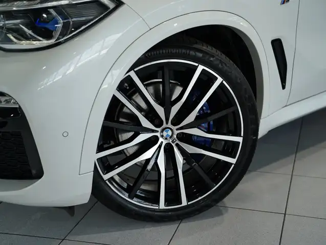 BMW X5 view 3