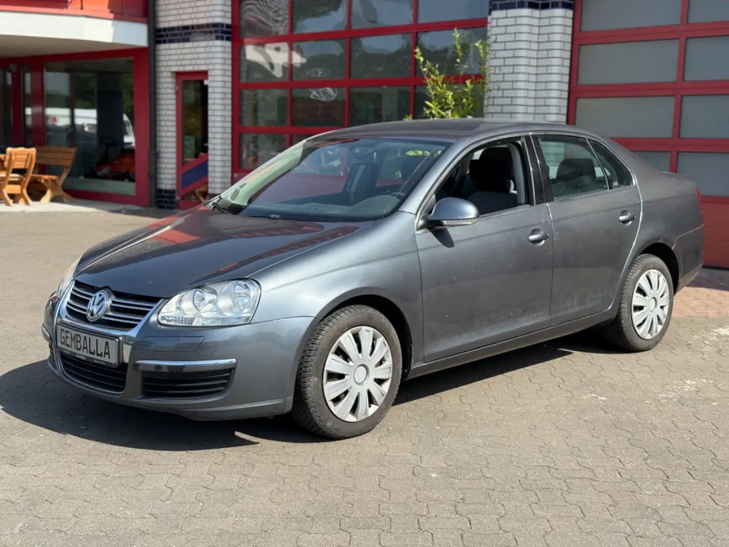 Volkswagen Jetta JETTA V COMFORTLINE, KLIMA, HU/AU 06/2027 Gris - 1