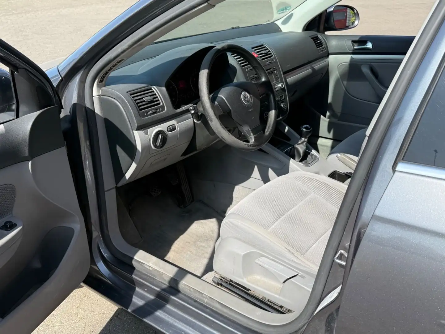 Volkswagen Jetta JETTA V COMFORTLINE, KLIMA, HU/AU 06/2027 Gris - 2