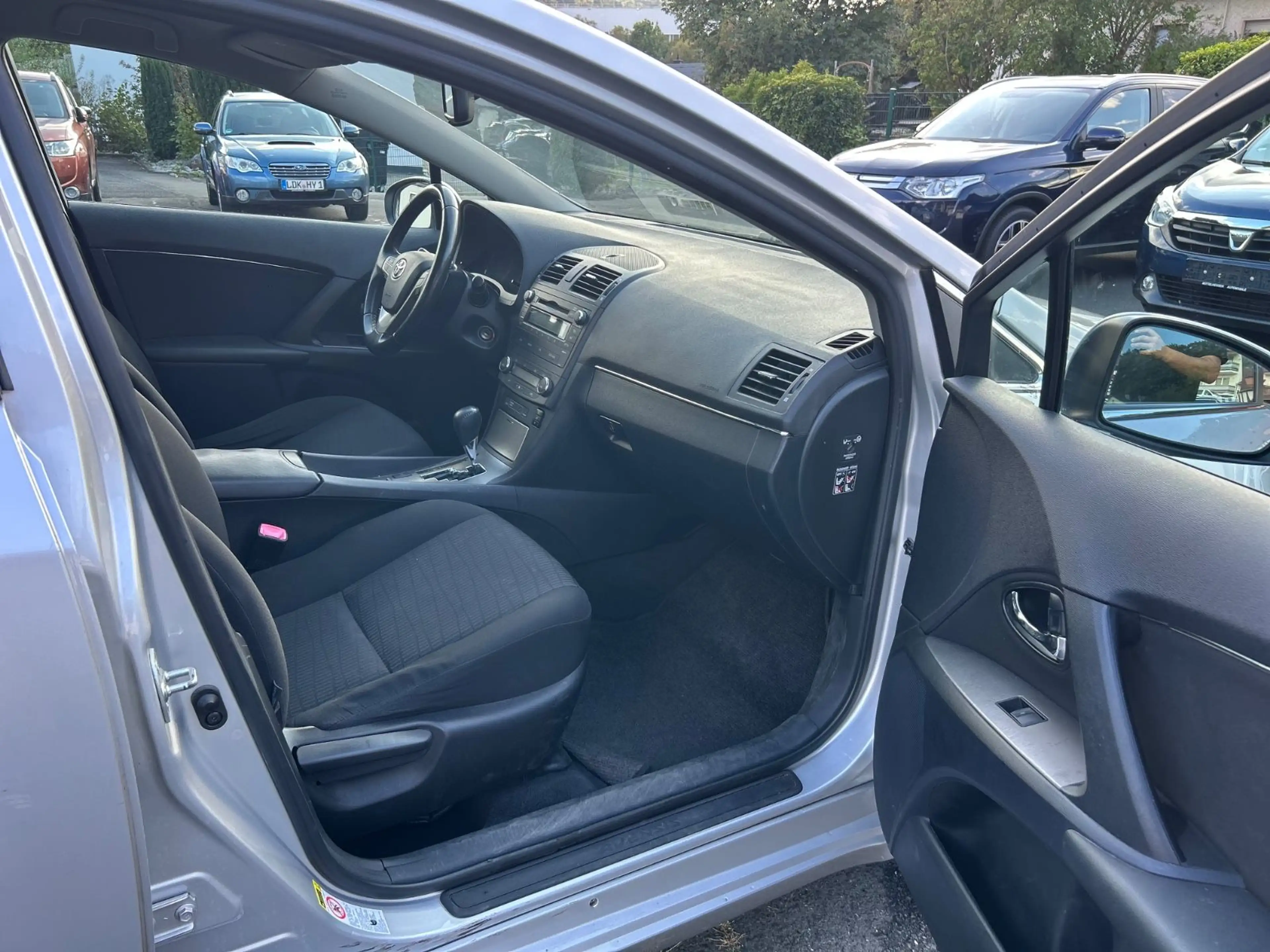 Toyota Avensis Limo. 1.8 2.HAND/AUTOMATIK/SHZG/TÜV NEU — photo 12