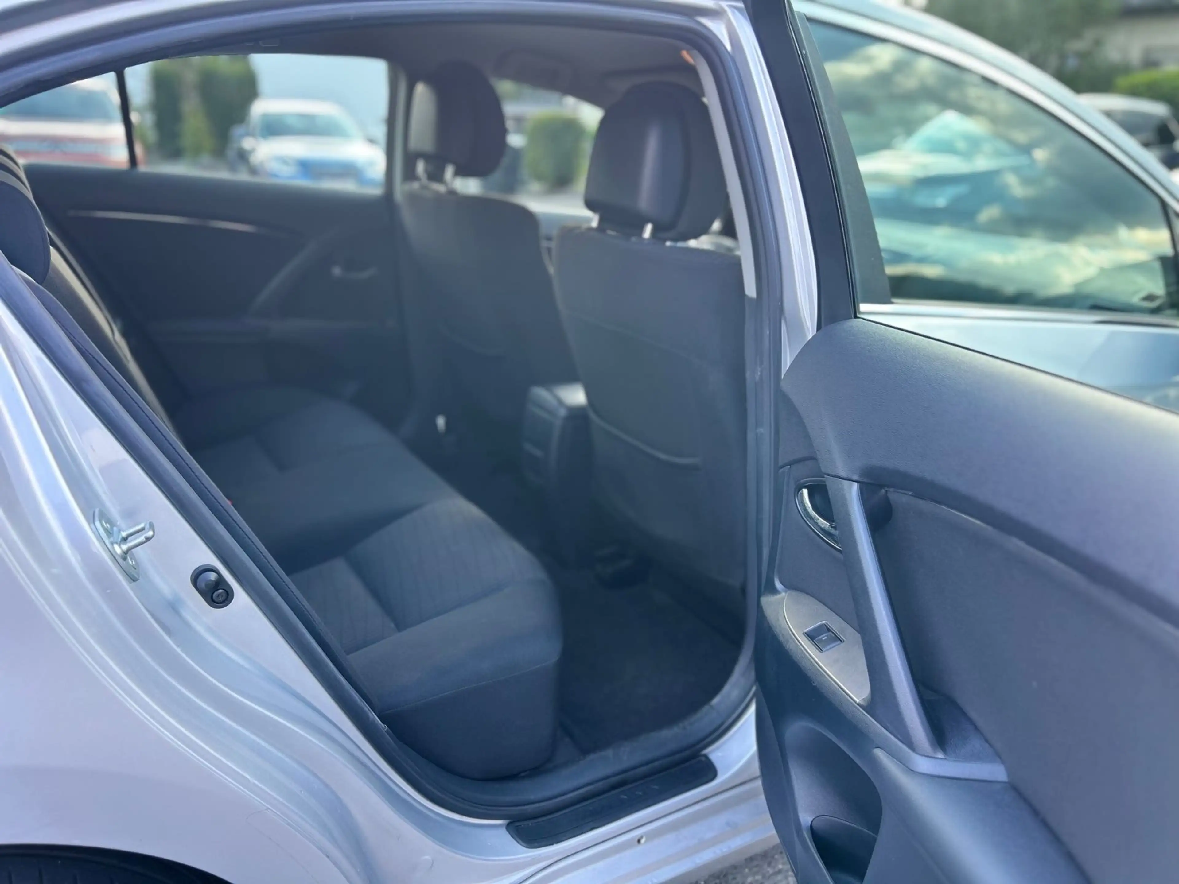 Toyota Avensis Limo. 1.8 2.HAND/AUTOMATIK/SHZG/TÜV NEU — photo 13