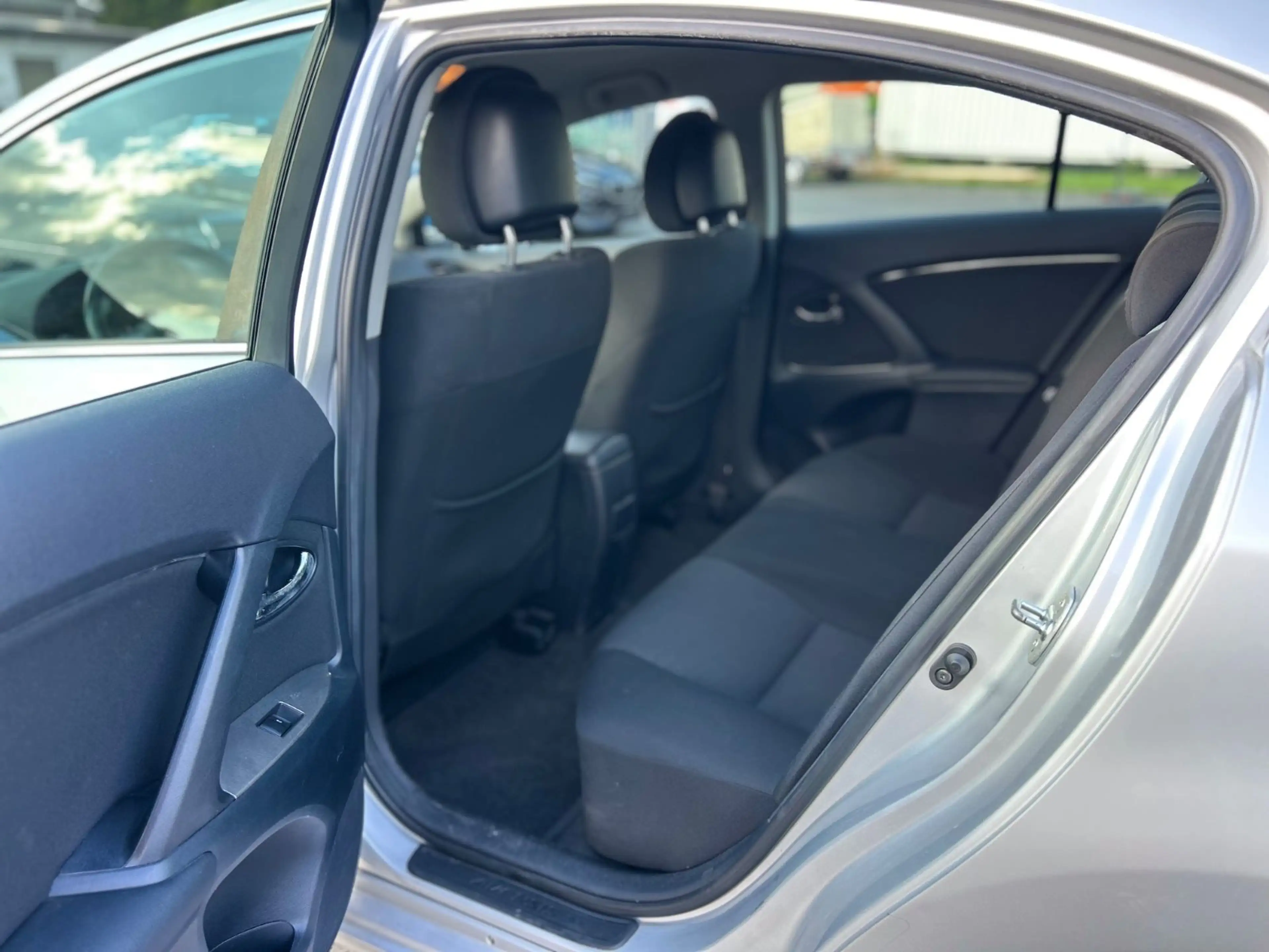 Toyota Avensis Limo. 1.8 2.HAND/AUTOMATIK/SHZG/TÜV NEU — photo 14