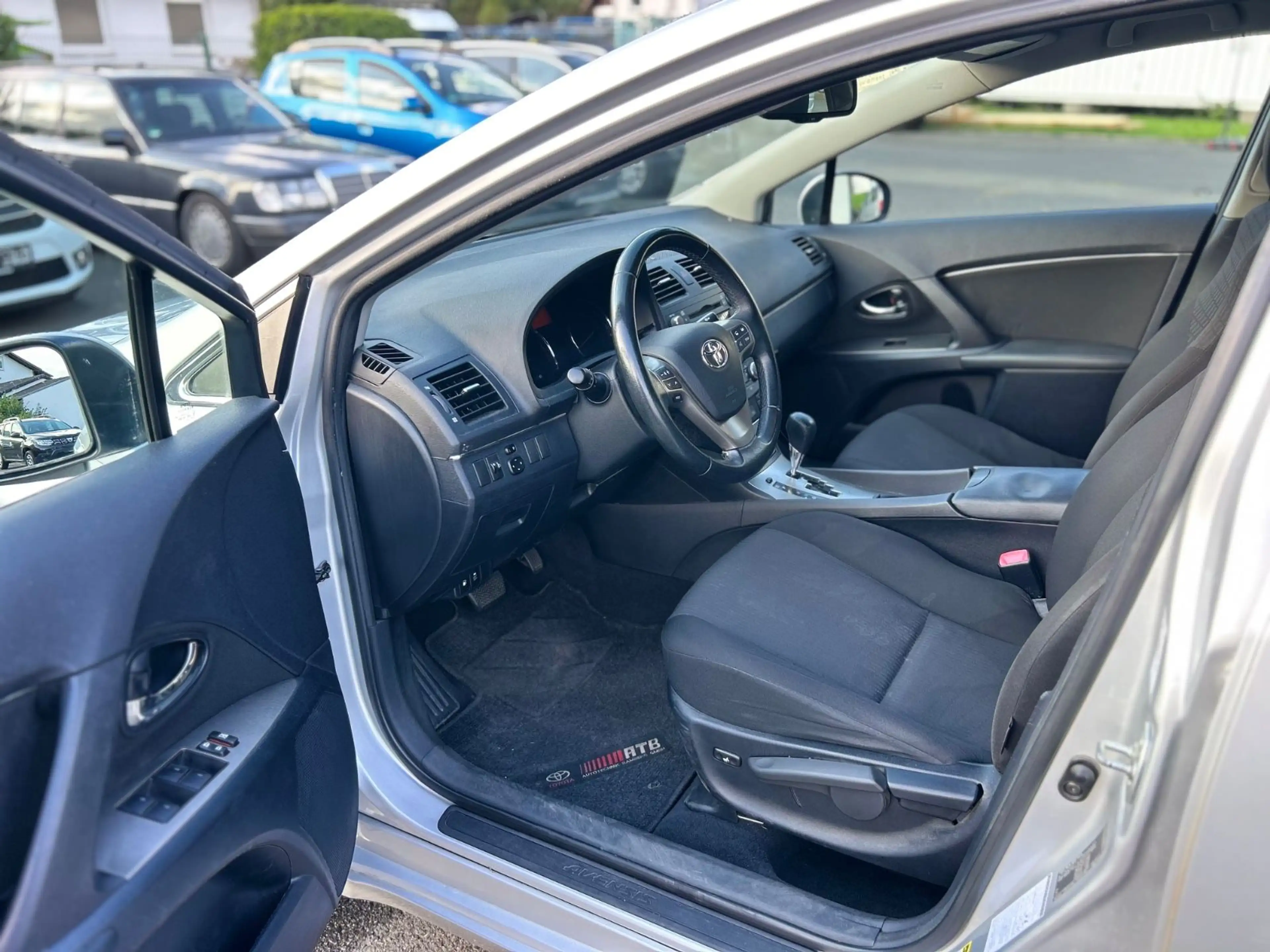 Toyota Avensis Limo. 1.8 2.HAND/AUTOMATIK/SHZG/TÜV NEU — photo 11