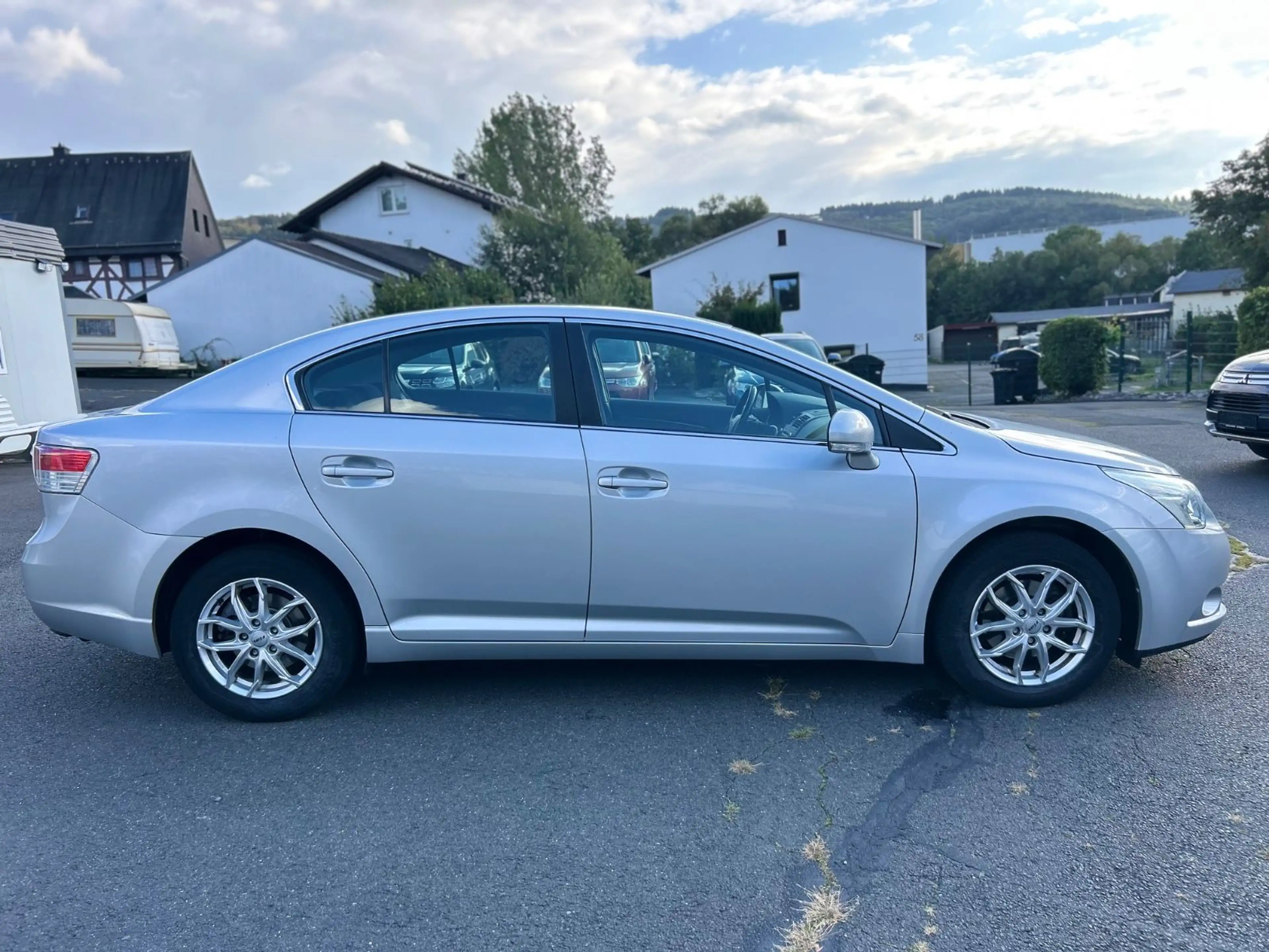 Toyota Avensis Limo. 1.8 2.HAND/AUTOMATIK/SHZG/TÜV NEU — photo 7