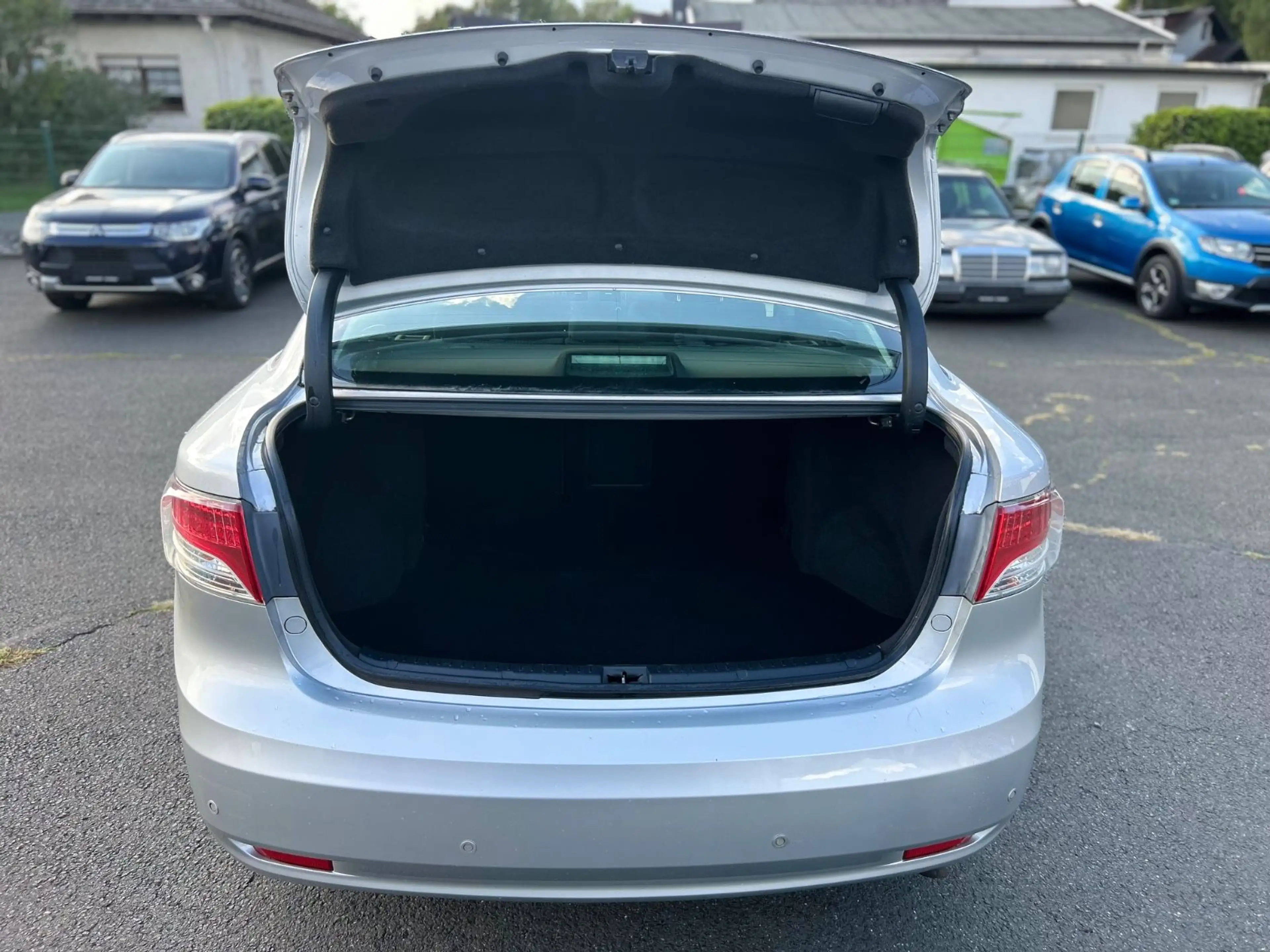 Toyota Avensis Limo. 1.8 2.HAND/AUTOMATIK/SHZG/TÜV NEU — photo 9