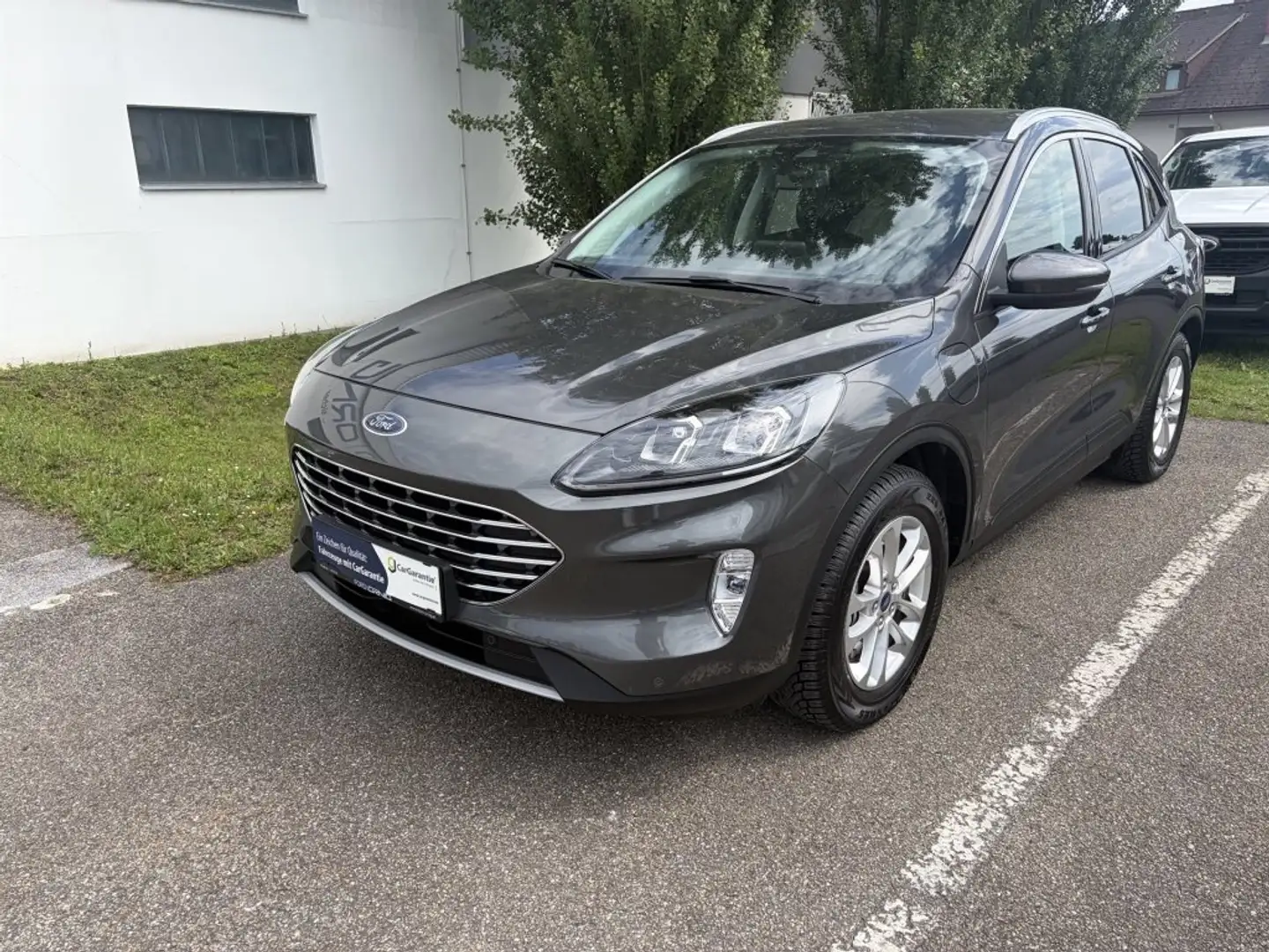 Ford Kuga Titanium X 2.5l PHEV Hybrid 225PS CVT-Automat Grau - 1