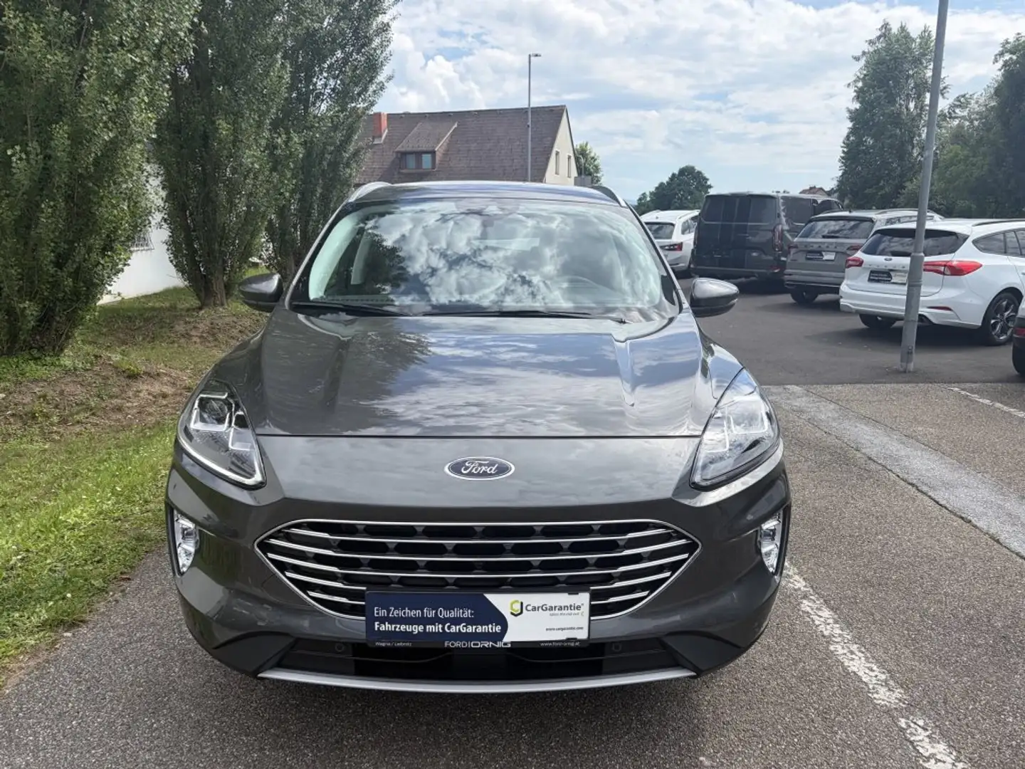 Ford Kuga Titanium X 2.5l PHEV Hybrid 225PS CVT-Automat Grau - 2