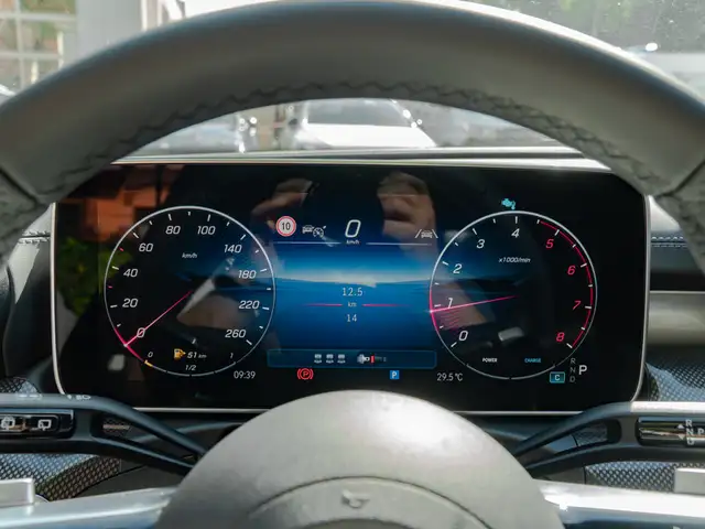 Mercedes-Benz C-Class view 24