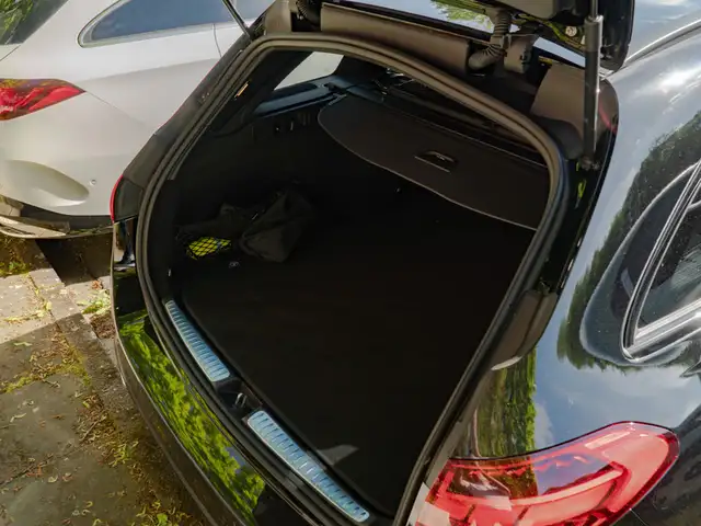 Mercedes-Benz C-Class view 7
