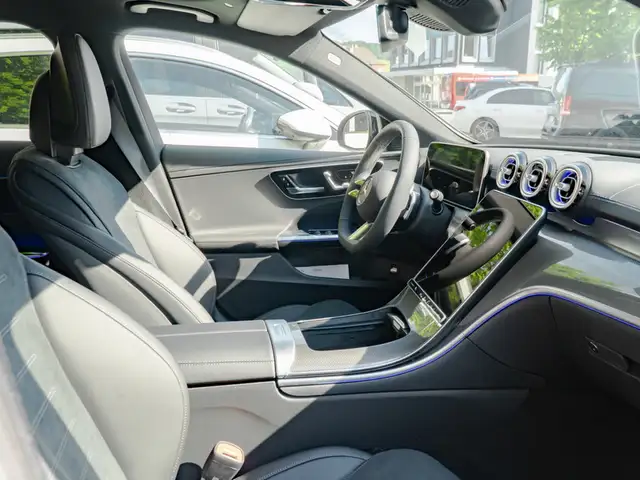 Mercedes-Benz C-Class view 9