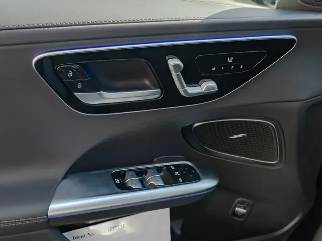 Mercedes-Benz C-Class view 11