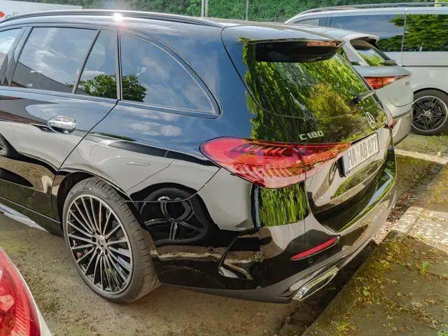 Mercedes-Benz C-Class view 5