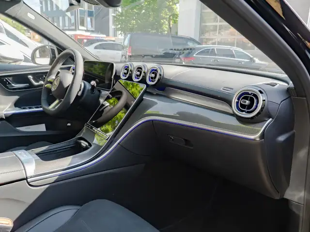 Mercedes-Benz C-Class view 8