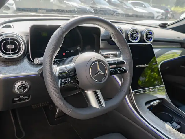 Mercedes-Benz C-Class view 12