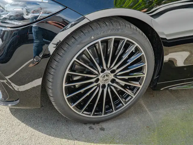Mercedes-Benz C-Class view 4