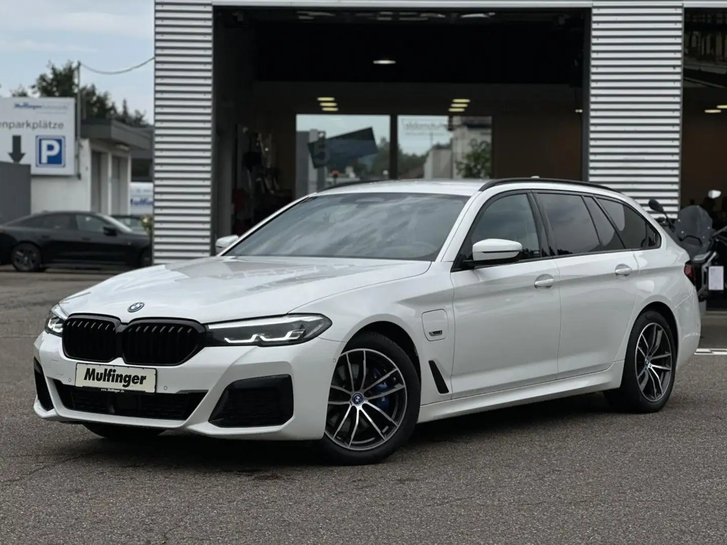 BMW 530 e T. M Sport HUD ACC Kamera LiveProf.DAB AHK Weiß - 2