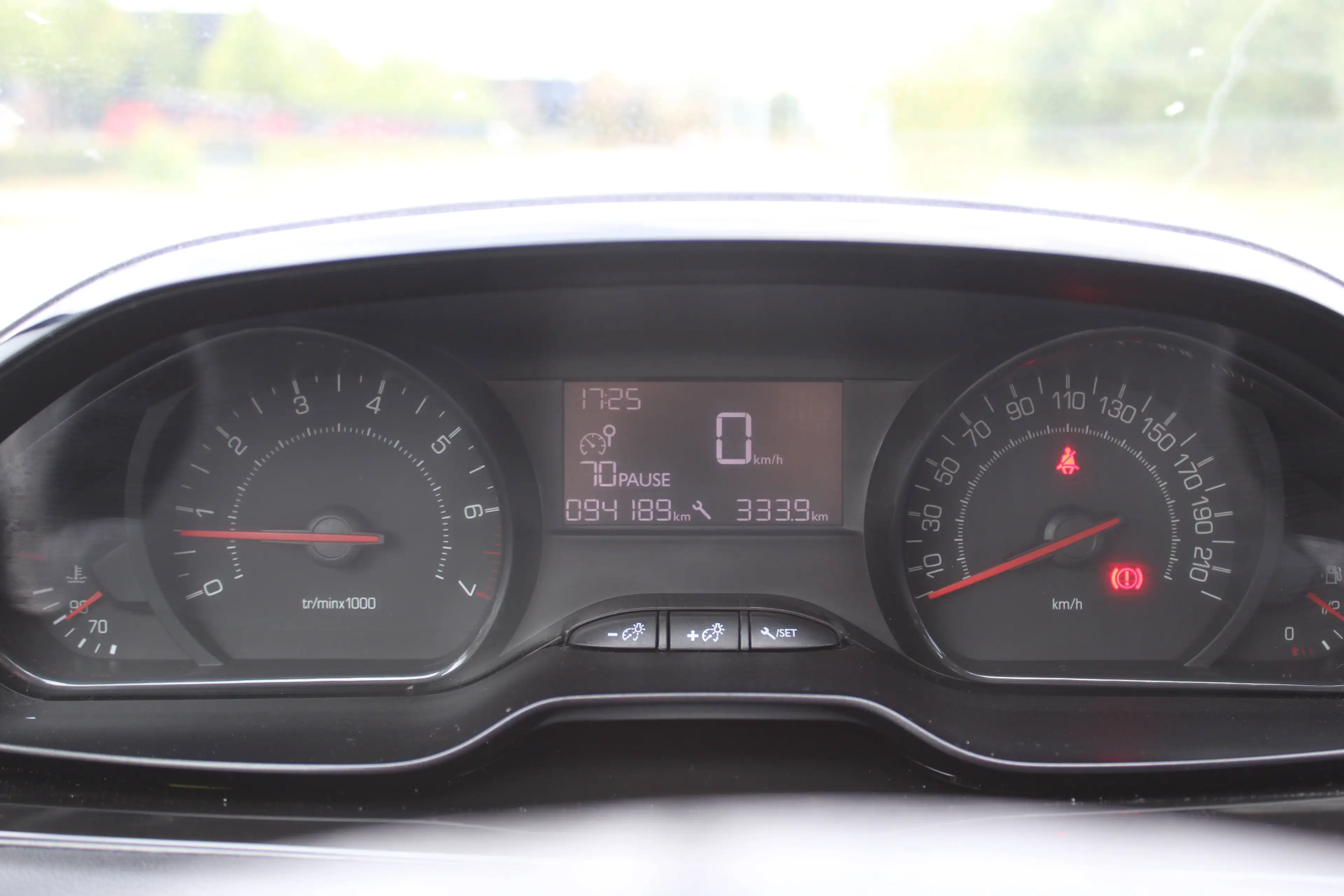 Peugeot 208 208 1.0i Like — photo 10