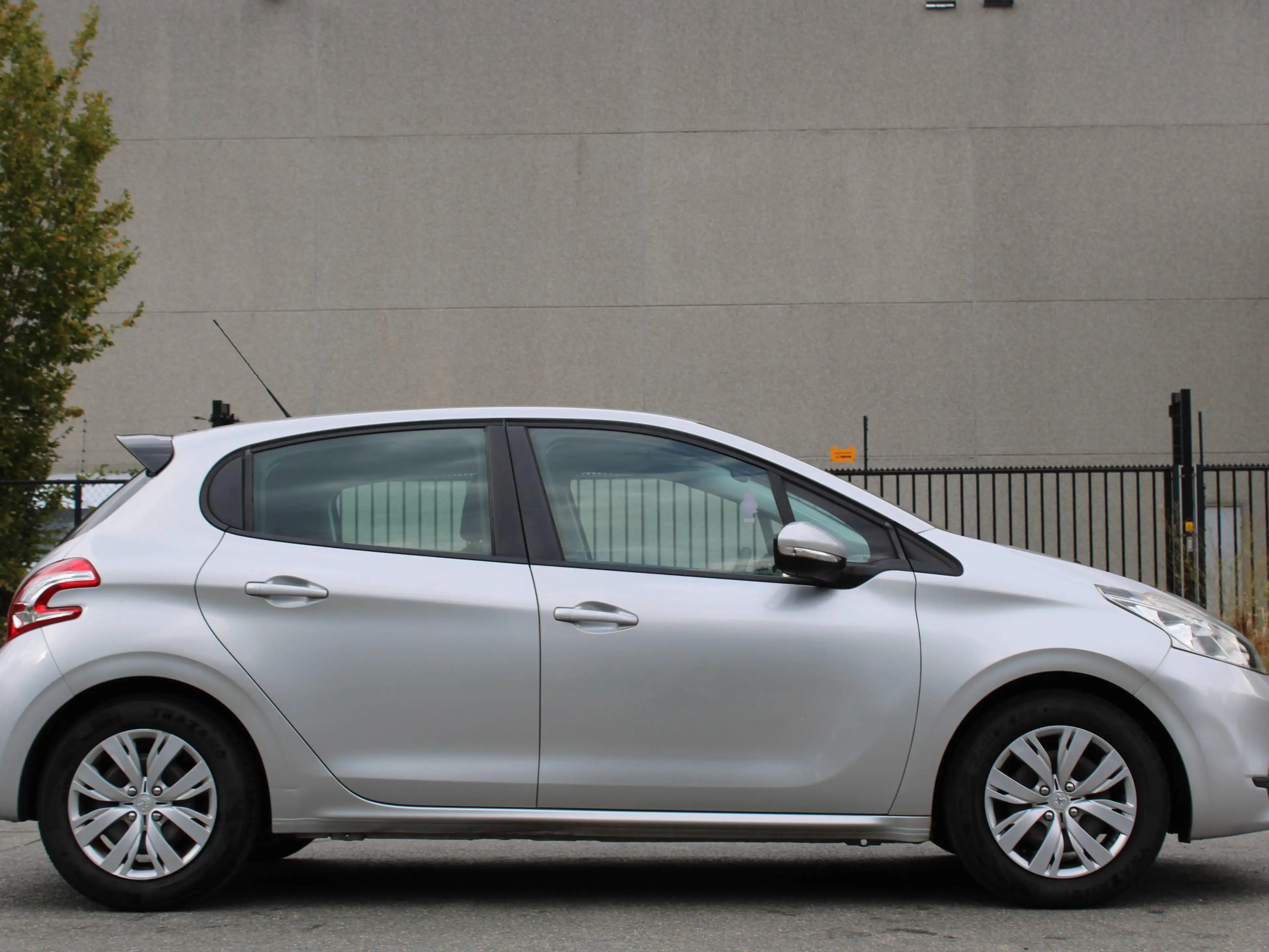 Peugeot 208 208 1.0i Like — photo 6