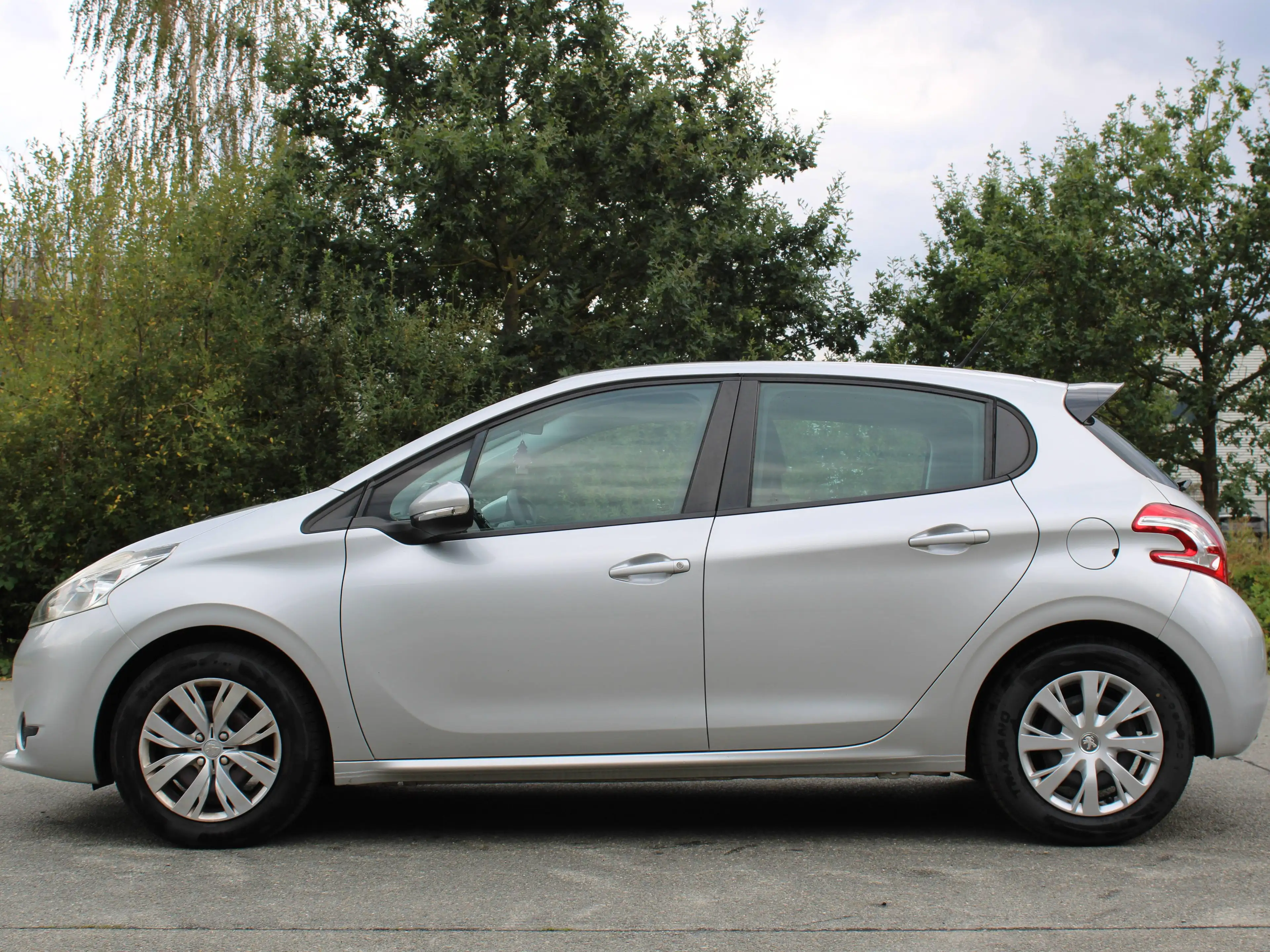 Peugeot 208 208 1.0i Like — photo 3