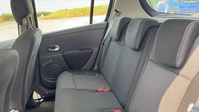 Renault Clio view 9