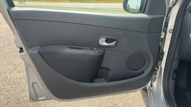 Renault Clio view 7