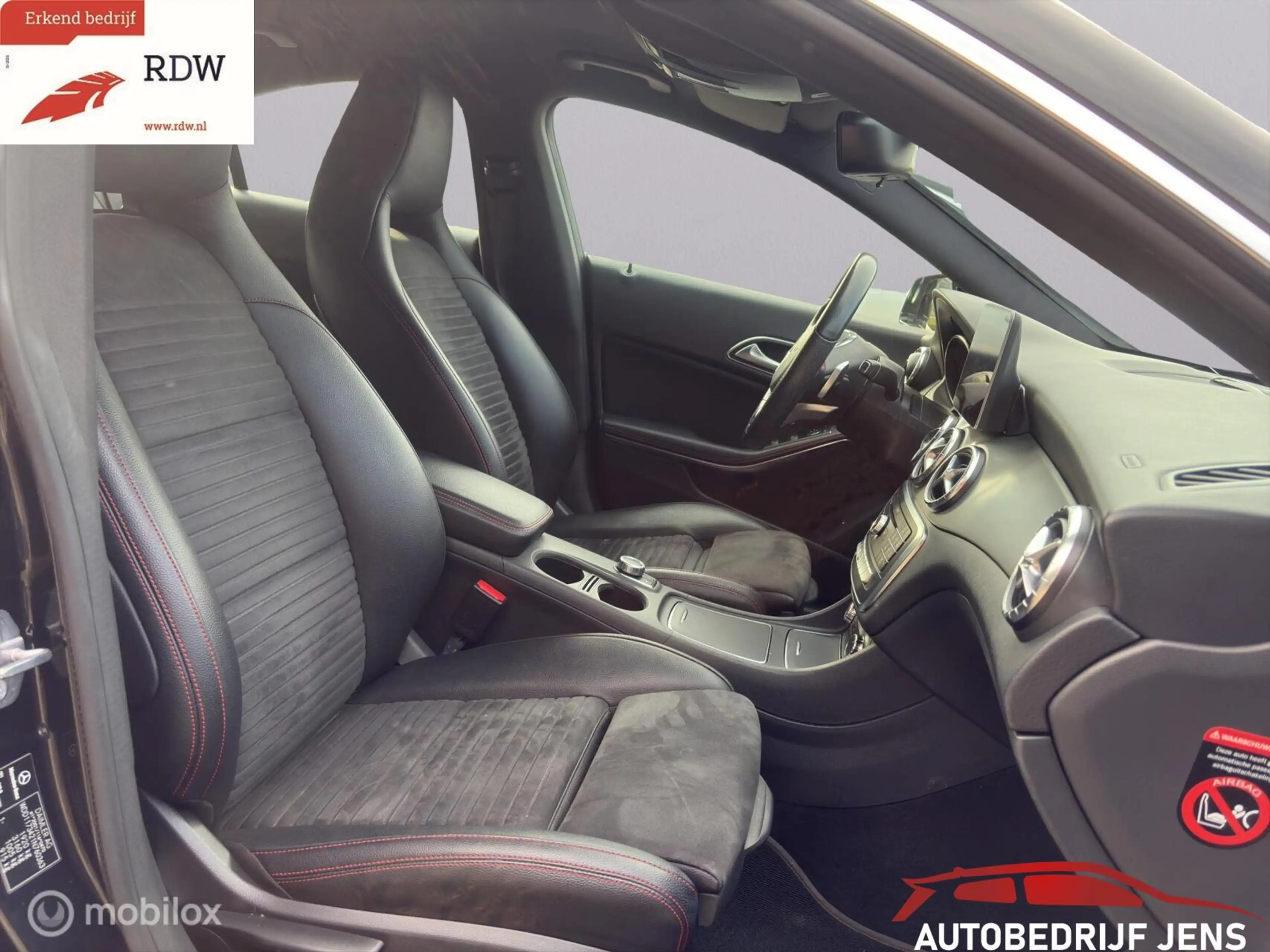Mercedes-Benz CLA 180 Sport Edition Limited — photo 12