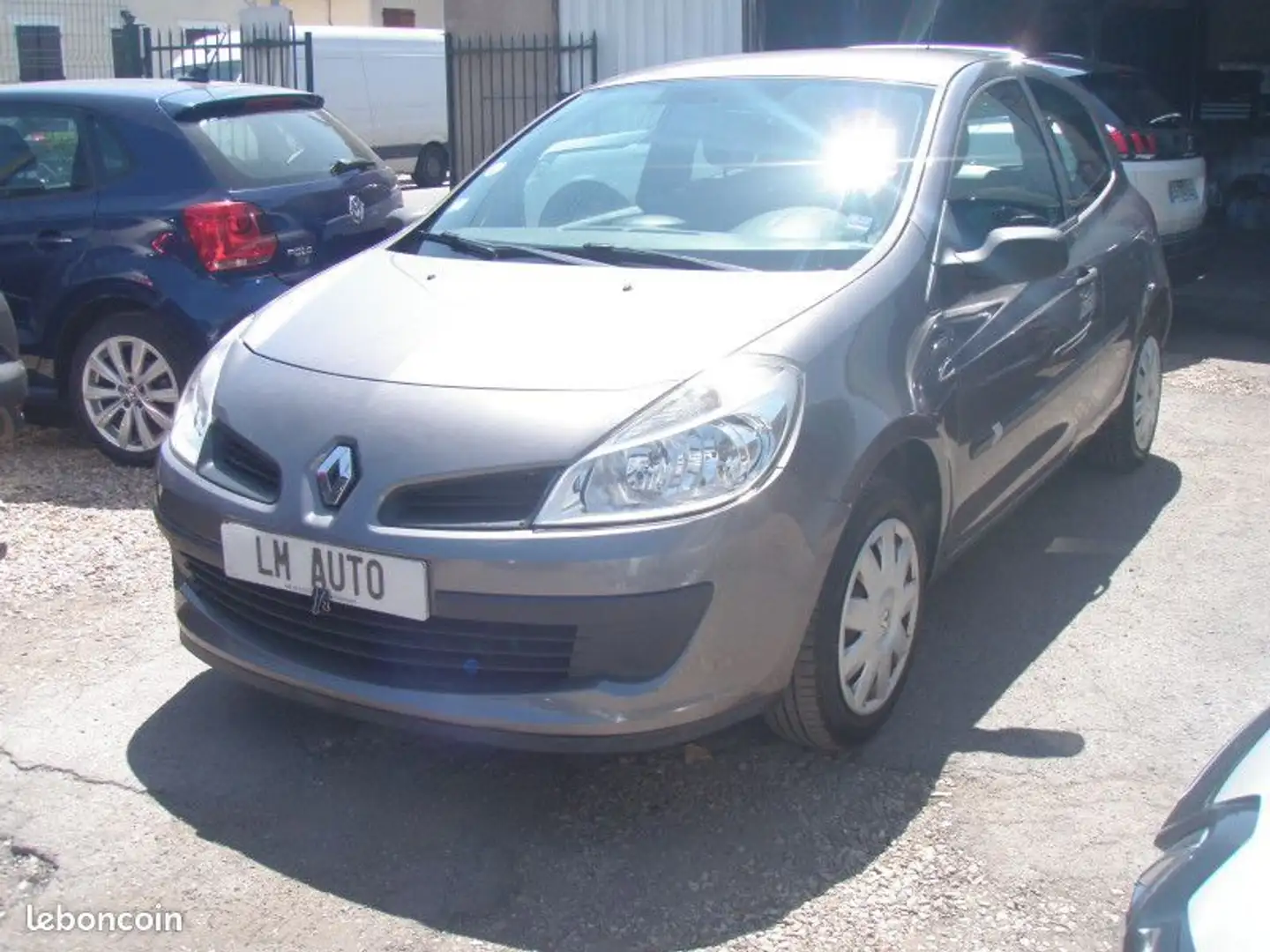 Renault Clio III 1.2 16V 75 AUTHENTIQUE 3P Gris - 1