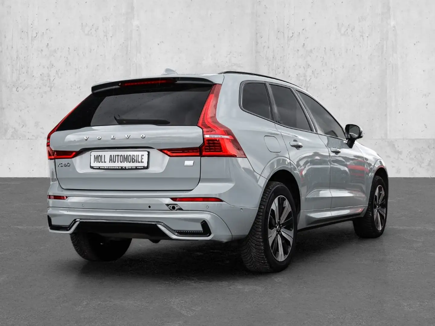 Volvo XC60 Plus Dark Recharge Plug-In Hybrid AWD T8 Twin Engi Grau - 2